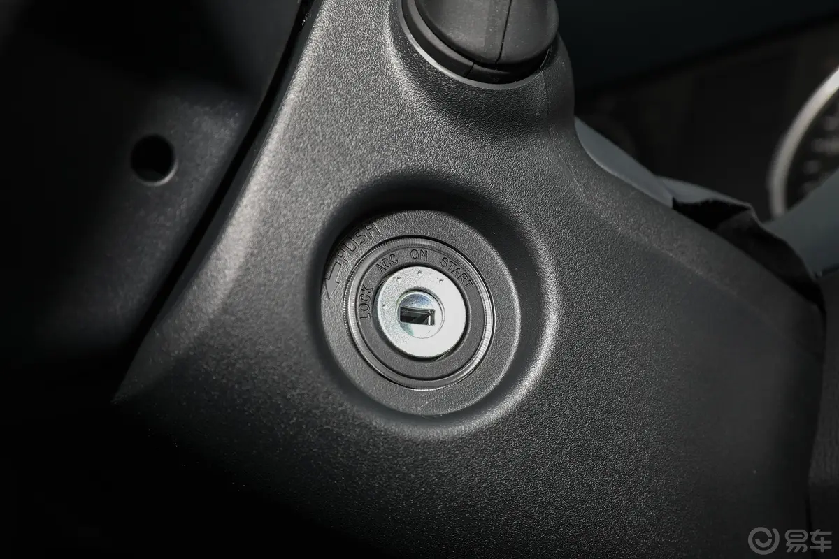 威兰达改款 2.0L 两驱领先版钥匙孔或一键启动按键