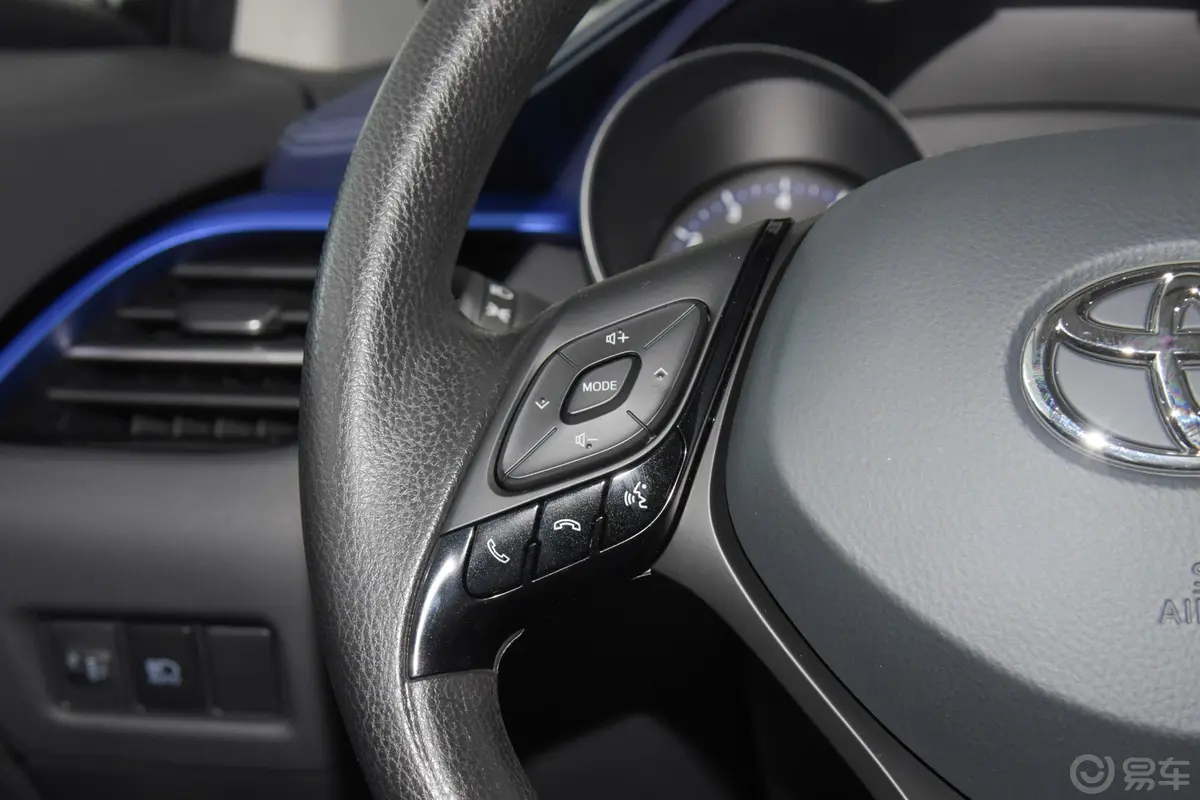 丰田C-HR2.0L 舒适版左侧方向盘功能按键