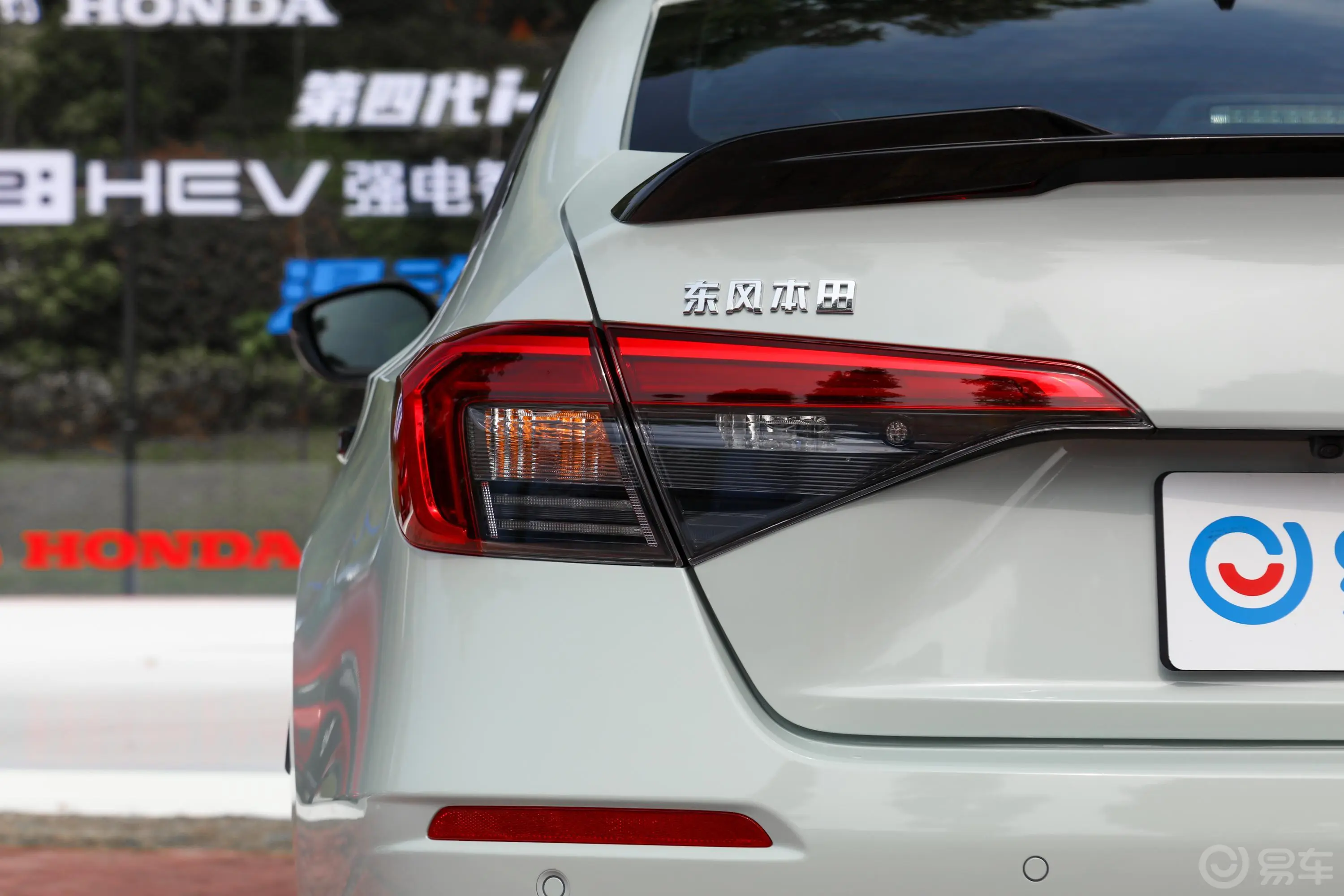 思域e:HEV 2.0L E-CVT劲速版外观灯组