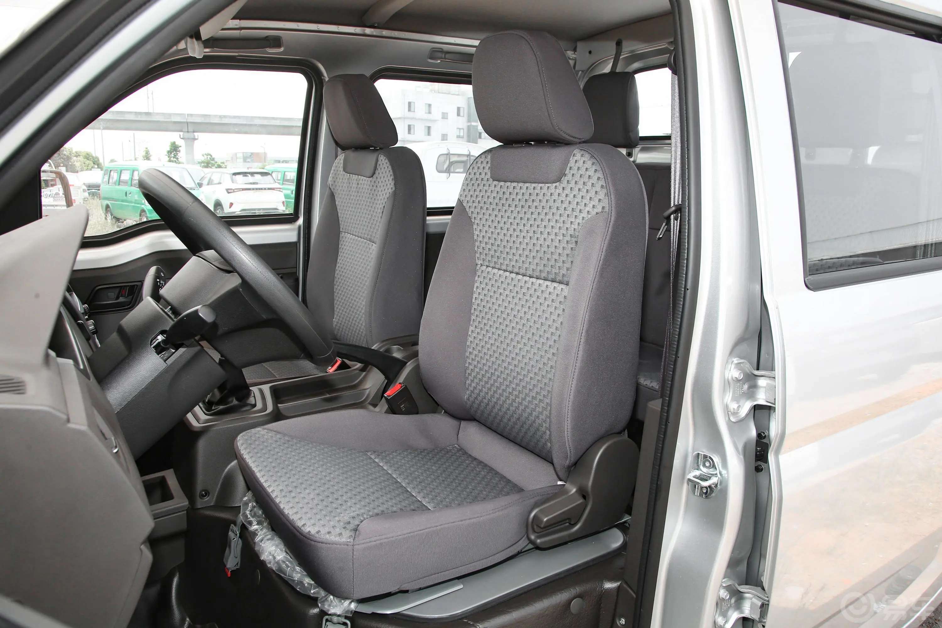 五菱荣光新卡1.5L 加长双排基本型 5座驾驶员座椅