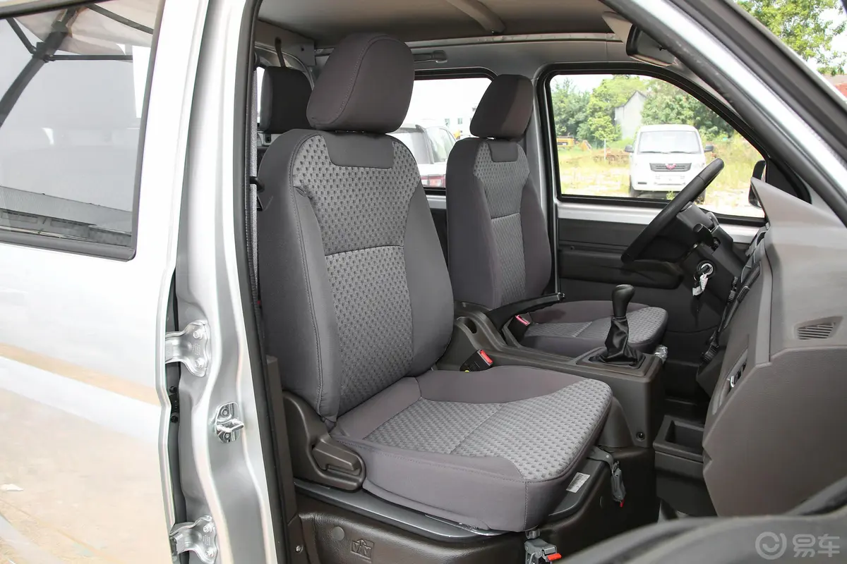 五菱荣光新卡1.5L 加长双排基本型 5座副驾驶座椅