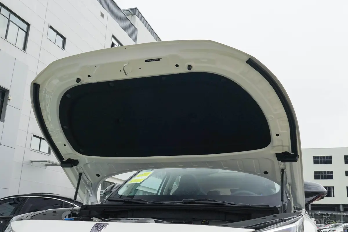 荣威RX51.5T 豪华滑屏版发动机舱盖内侧