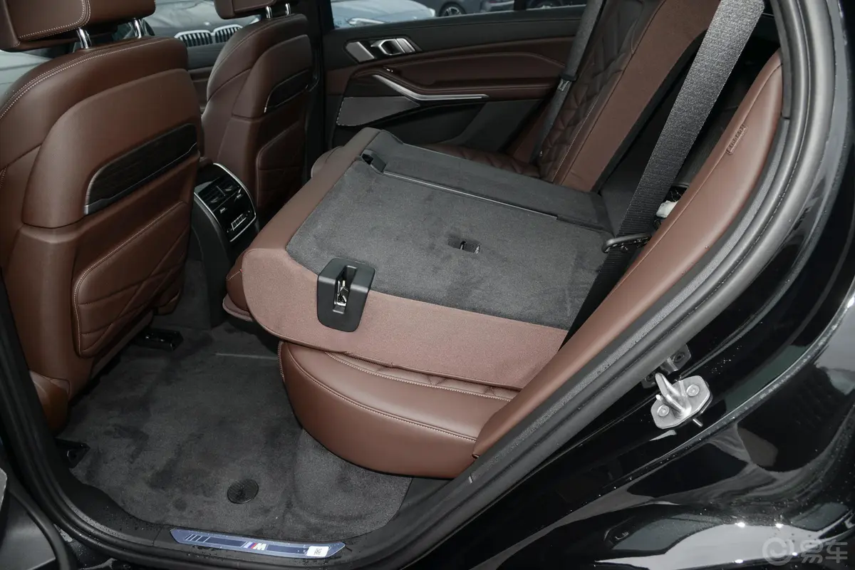 宝马X5改款 xDrive40Li 尊享型M运动套装后排空间