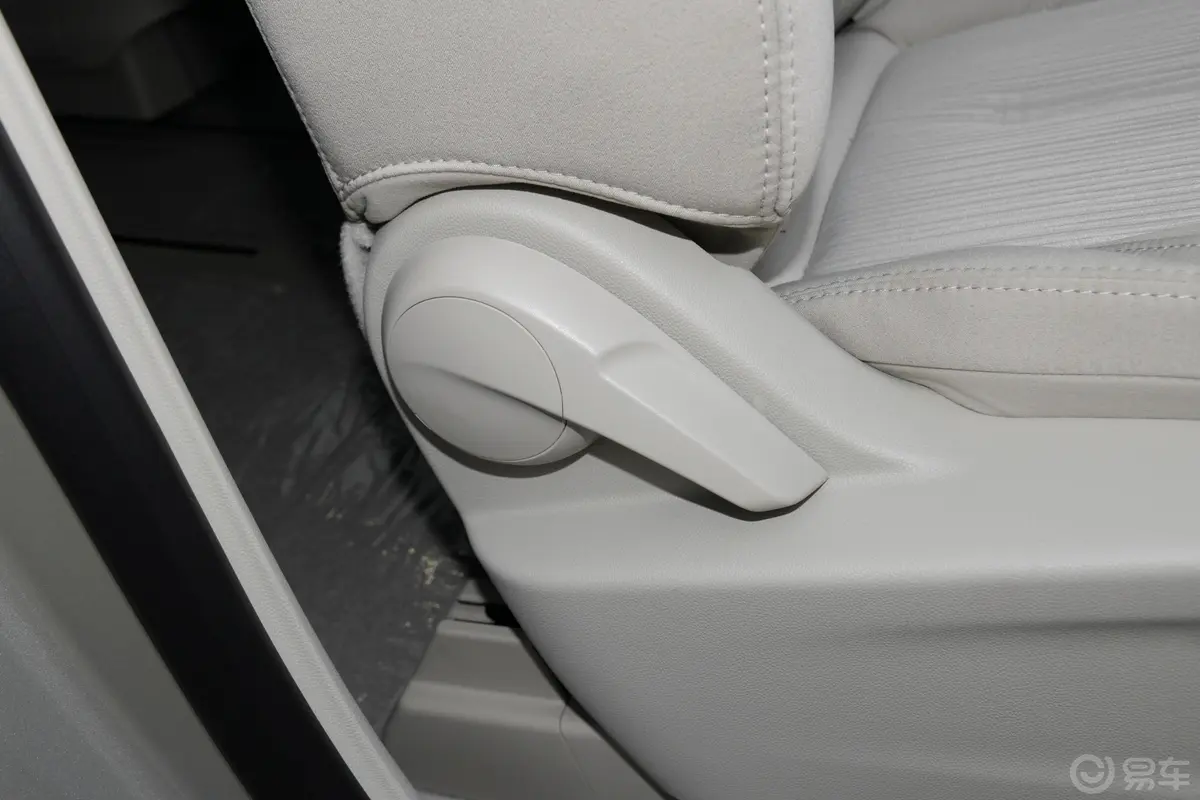 别克GL8改款 ES陆尊 2.0T 舒适型 7座副驾座椅调节