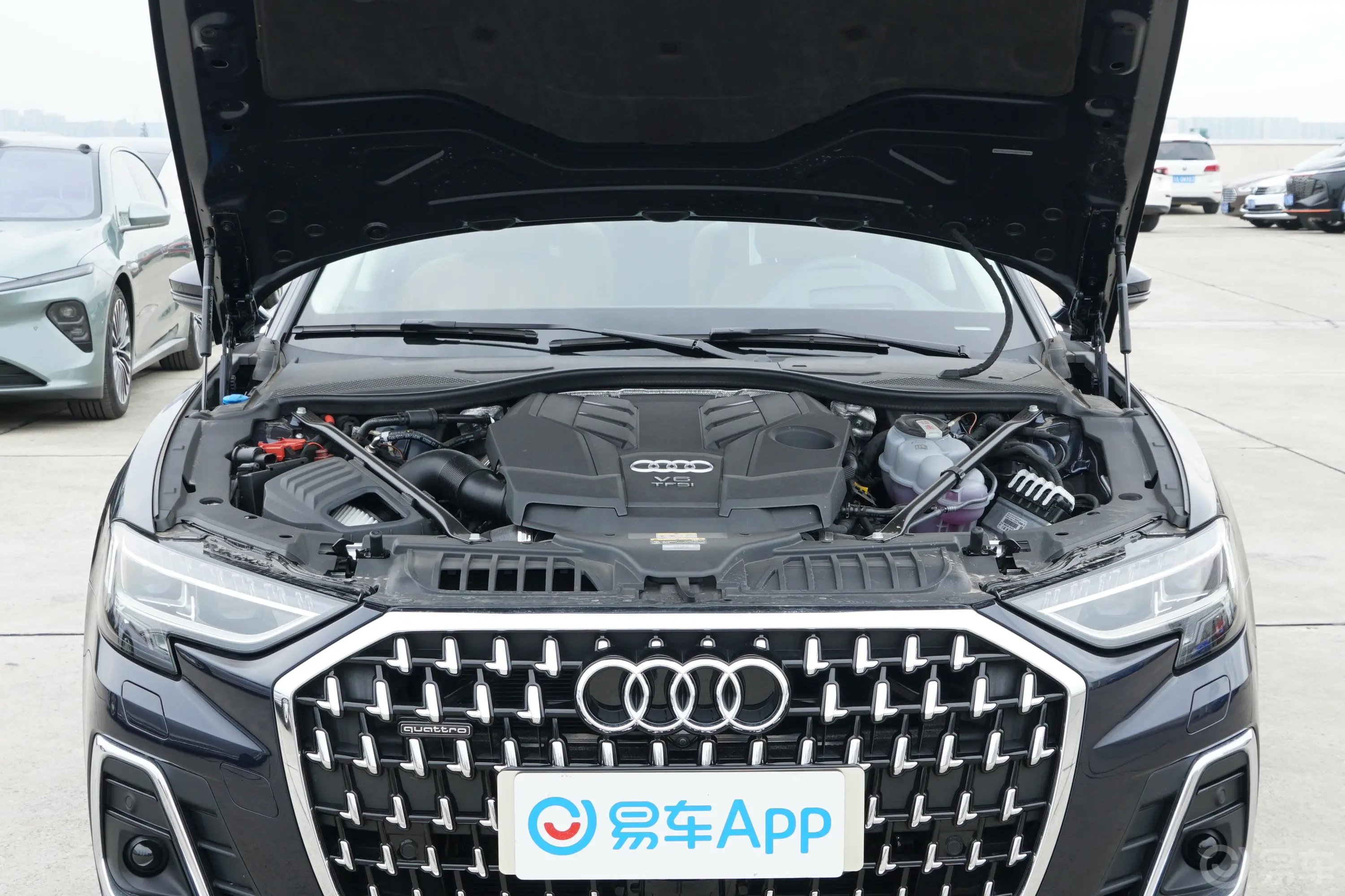 奥迪A8改款 A8L 55 TFSI quattro 旗舰型发动机舱整体