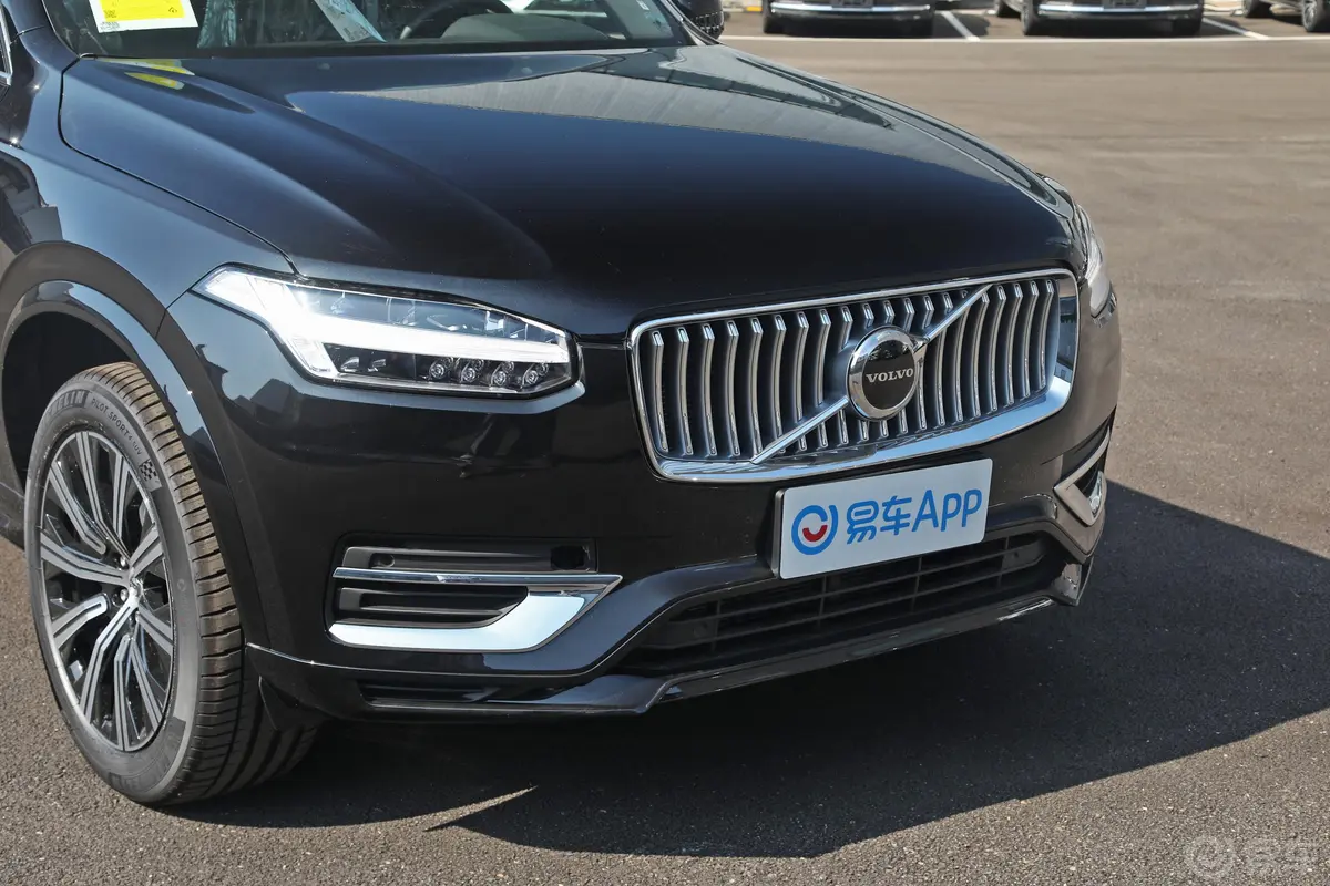 沃尔沃XC90B5 智行豪华版 5座前格栅侧俯拍