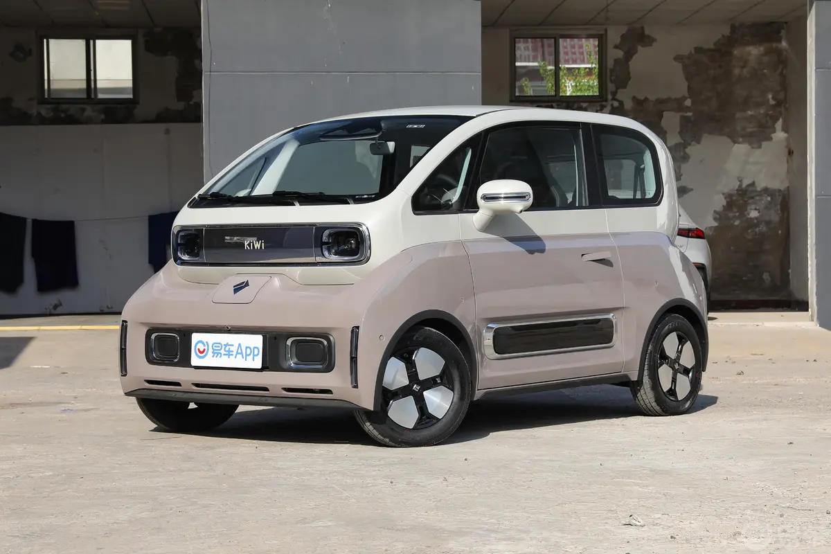 宝骏KiWi EV301km 大疆版 磷酸铁锂侧前45度车头向左水平