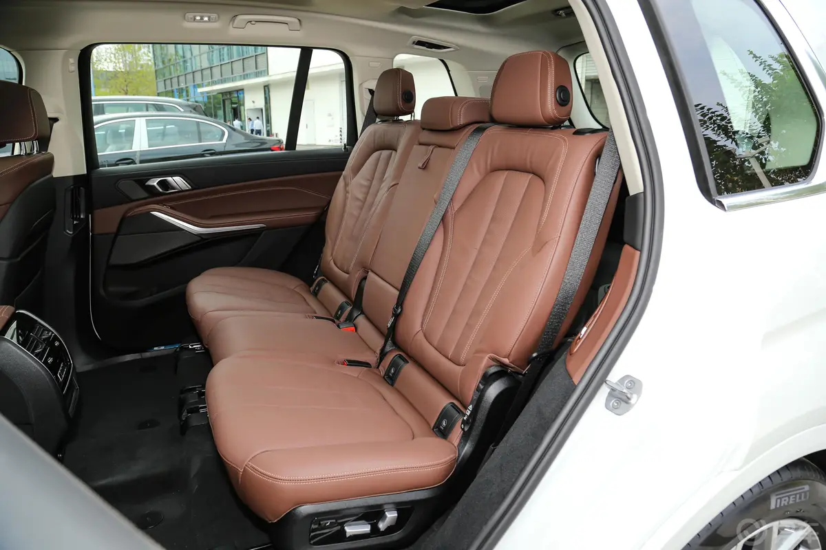 宝马X7xDrive40i 领先型 豪华套装空间