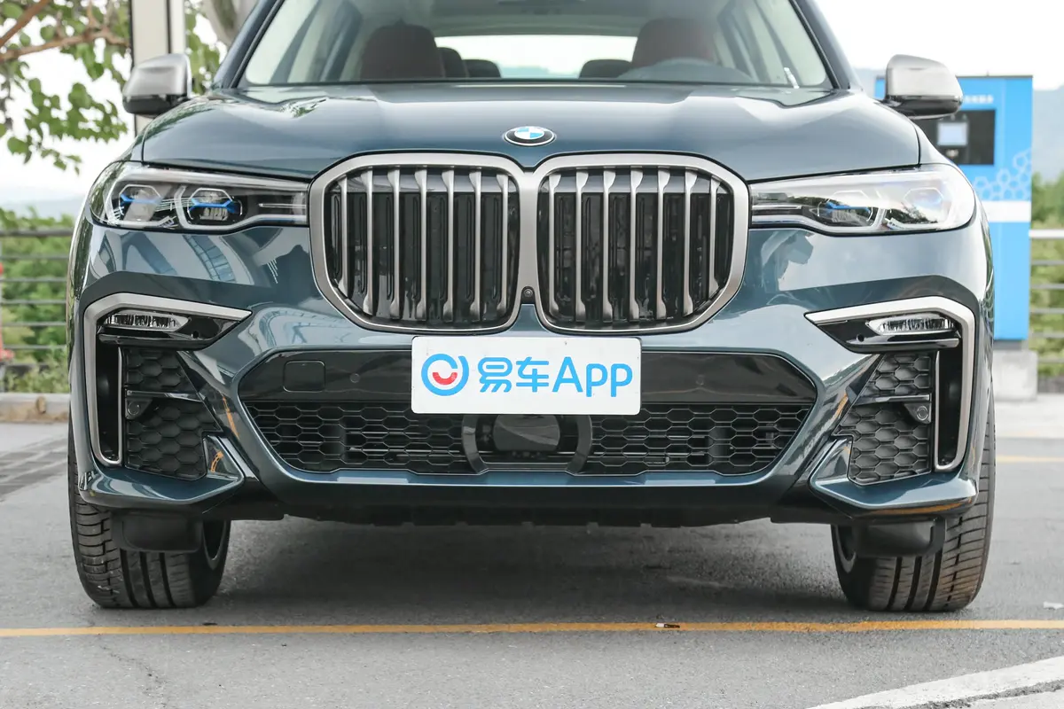 宝马X7xDrive M50i外观