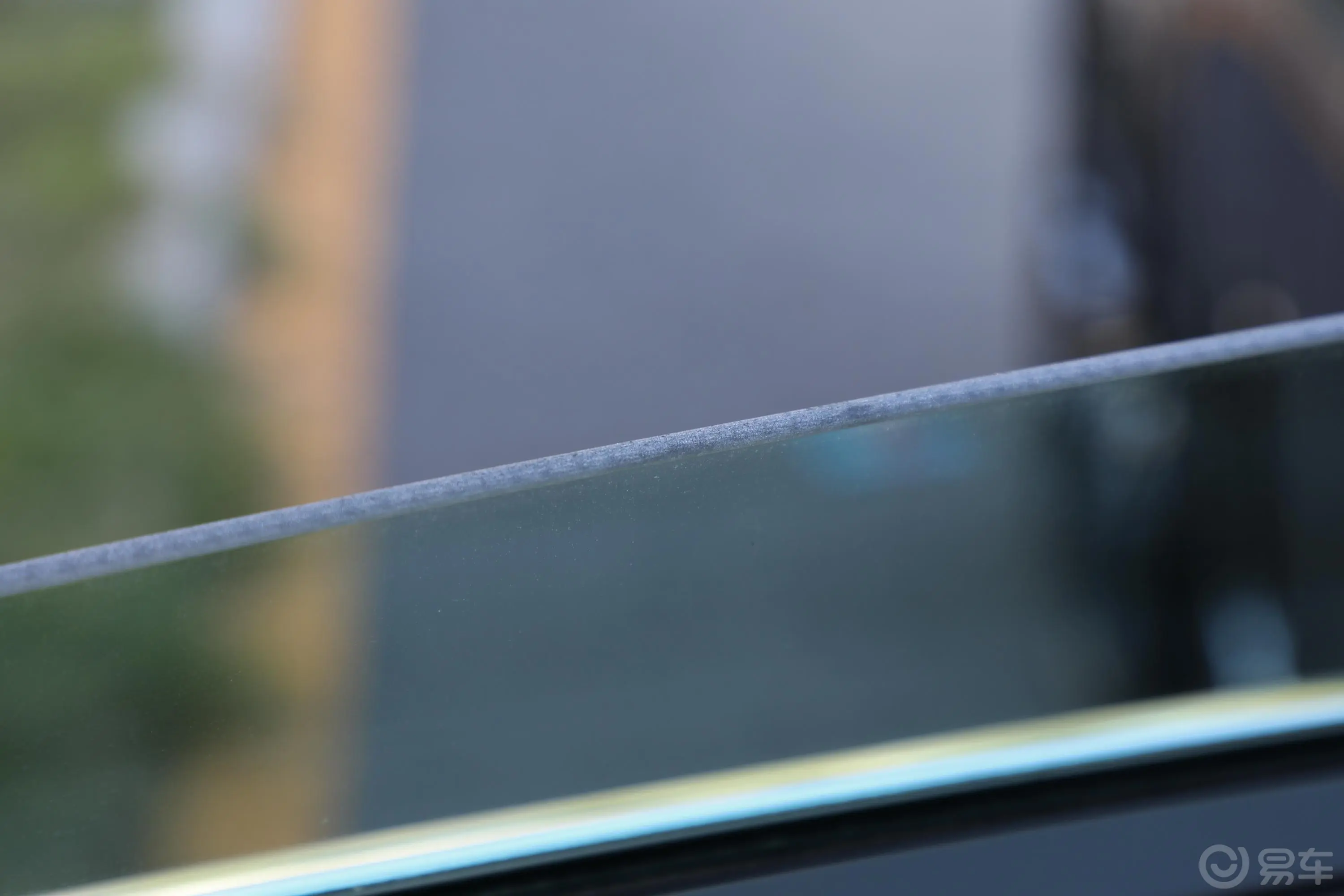 宝马7系740Li xDrive 行政型 M运动套装后排玻璃材质特写