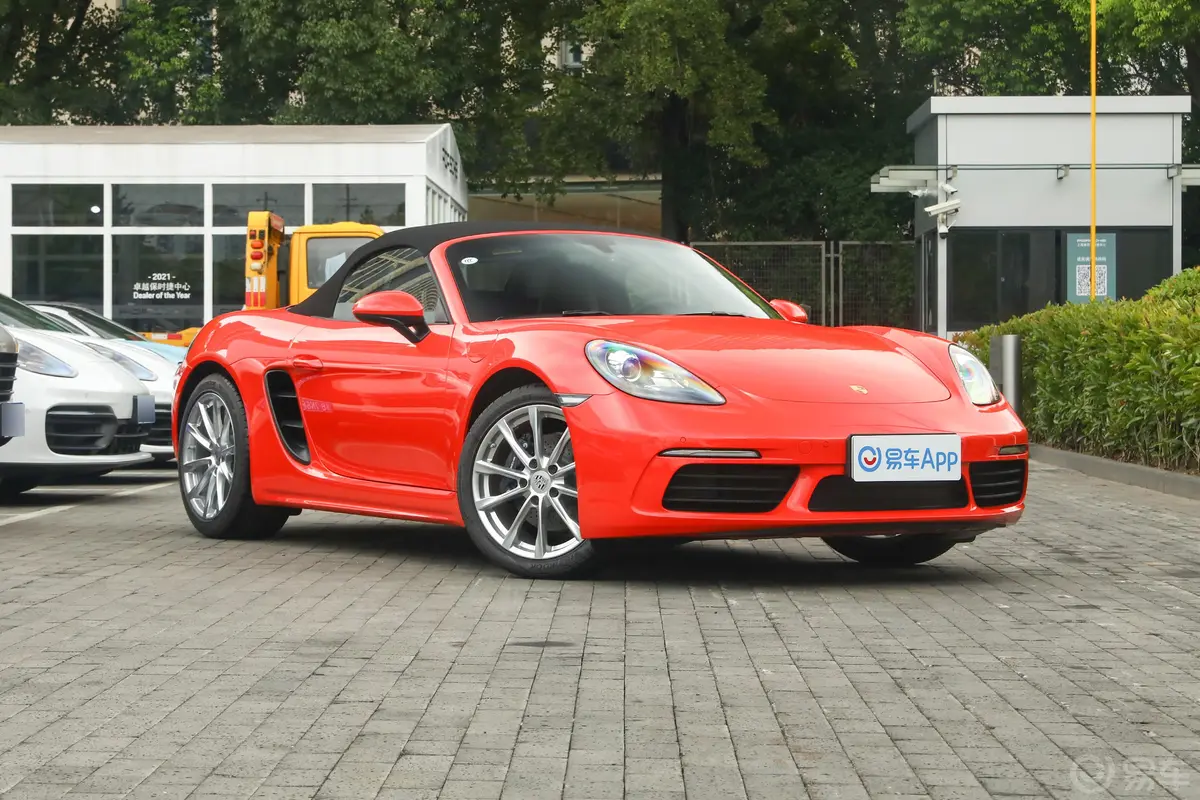 保时捷718Boxster 2.0T侧前45度车头向右水平