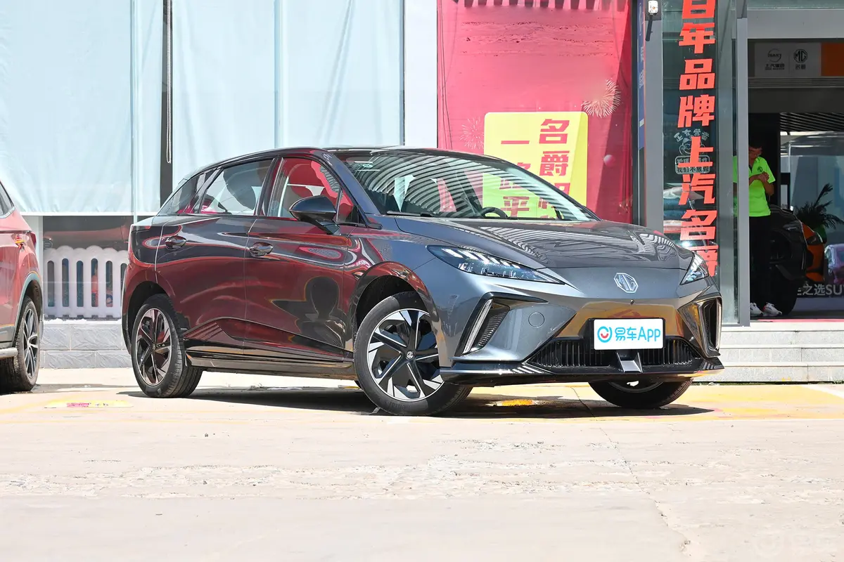 MG4 EV520km 后驱旗舰版侧前45度车头向右水平