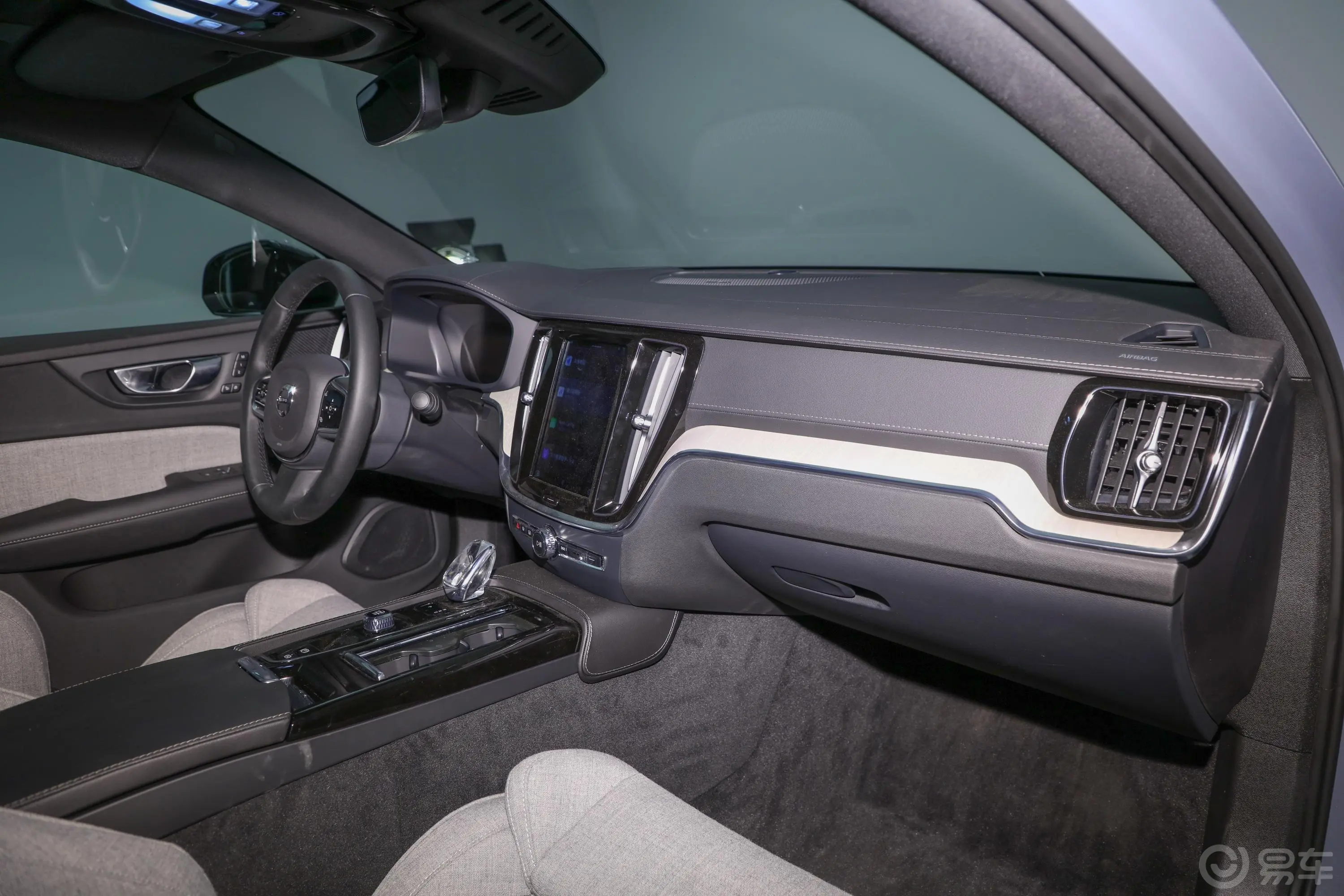 沃尔沃S60新能源T8 四驱智雅运动版内饰全景副驾驶员方向