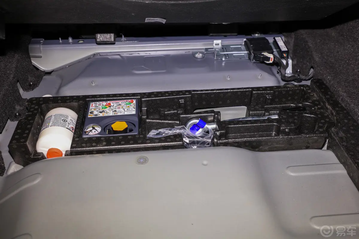 沃尔沃S60新能源T8 四驱智雅运动版后备厢
