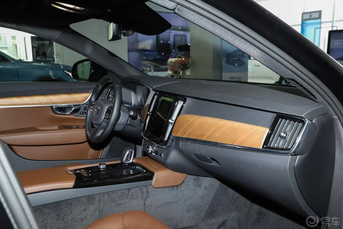 沃尔沃S90新能源T8 长续航 智逸豪华版内饰全景副驾驶员方向
