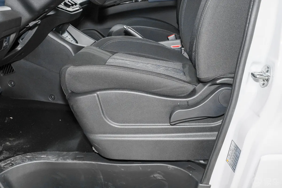 菱智M5 EV普通版 401km 基本型 7座主驾座椅调节
