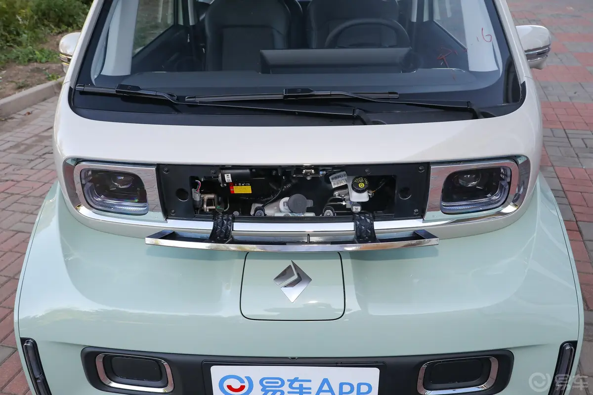 宝骏KiWi EV305km 智奢版 三元锂发动机舱整体