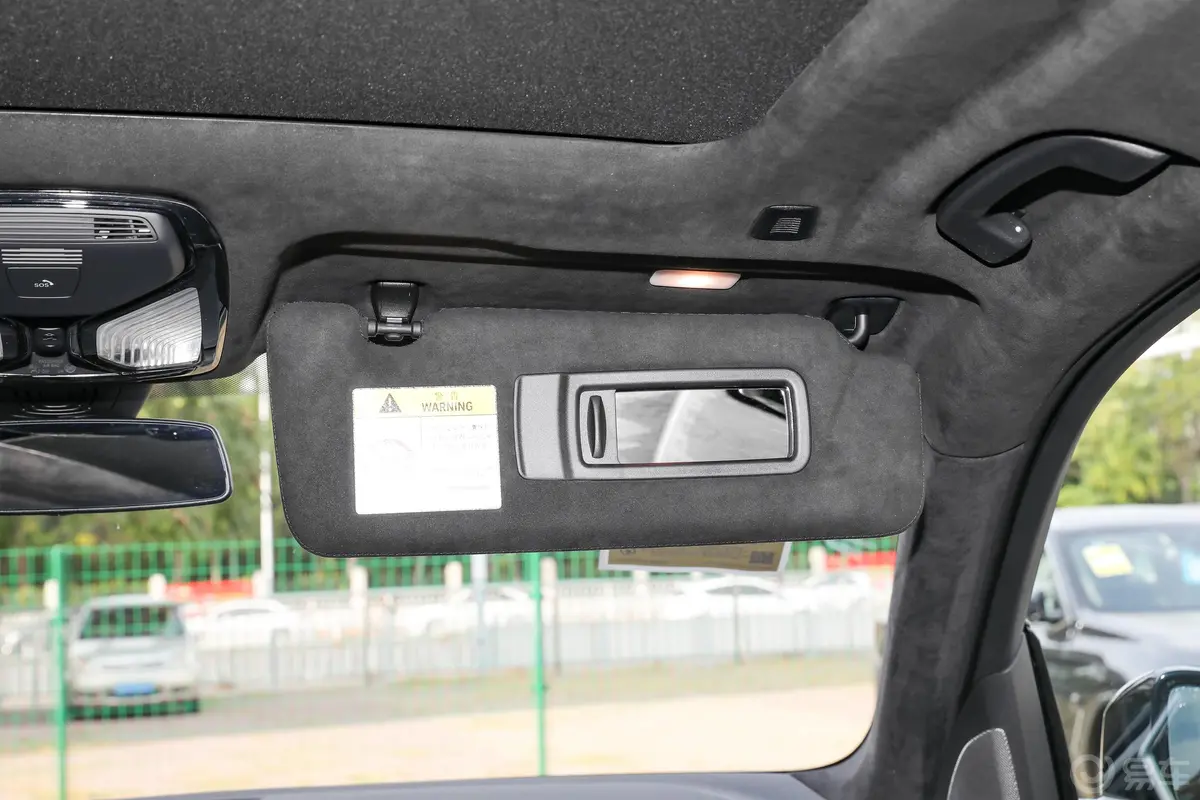 宝马X5改款 xDrive40Li M运动套装副驾驶位