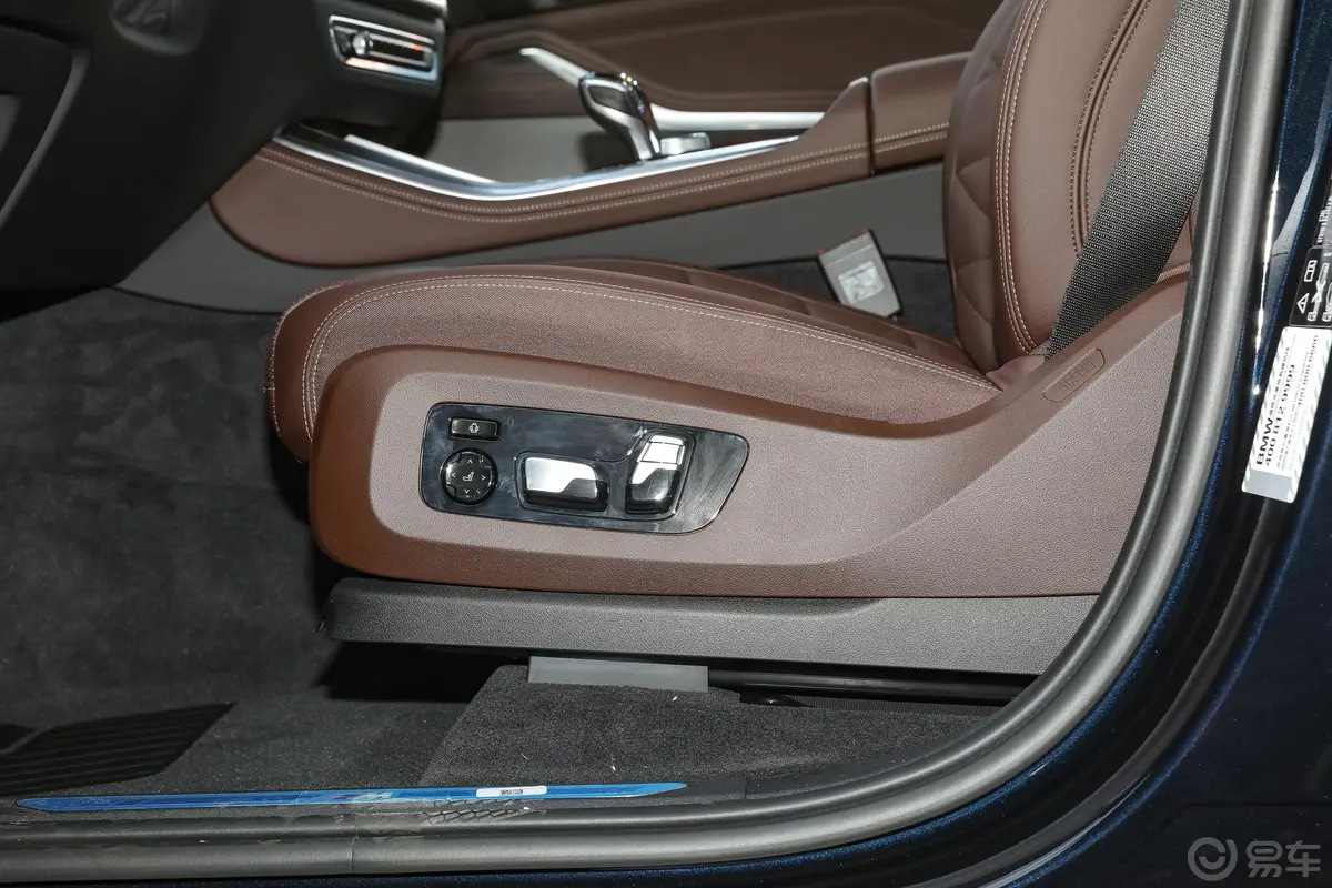 宝马X5改款 xDrive40Li M运动套装主驾座椅调节