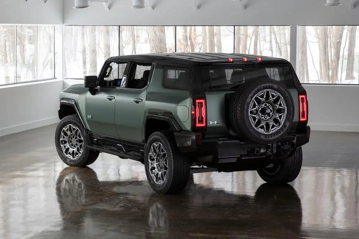 HUMMER EV SUV