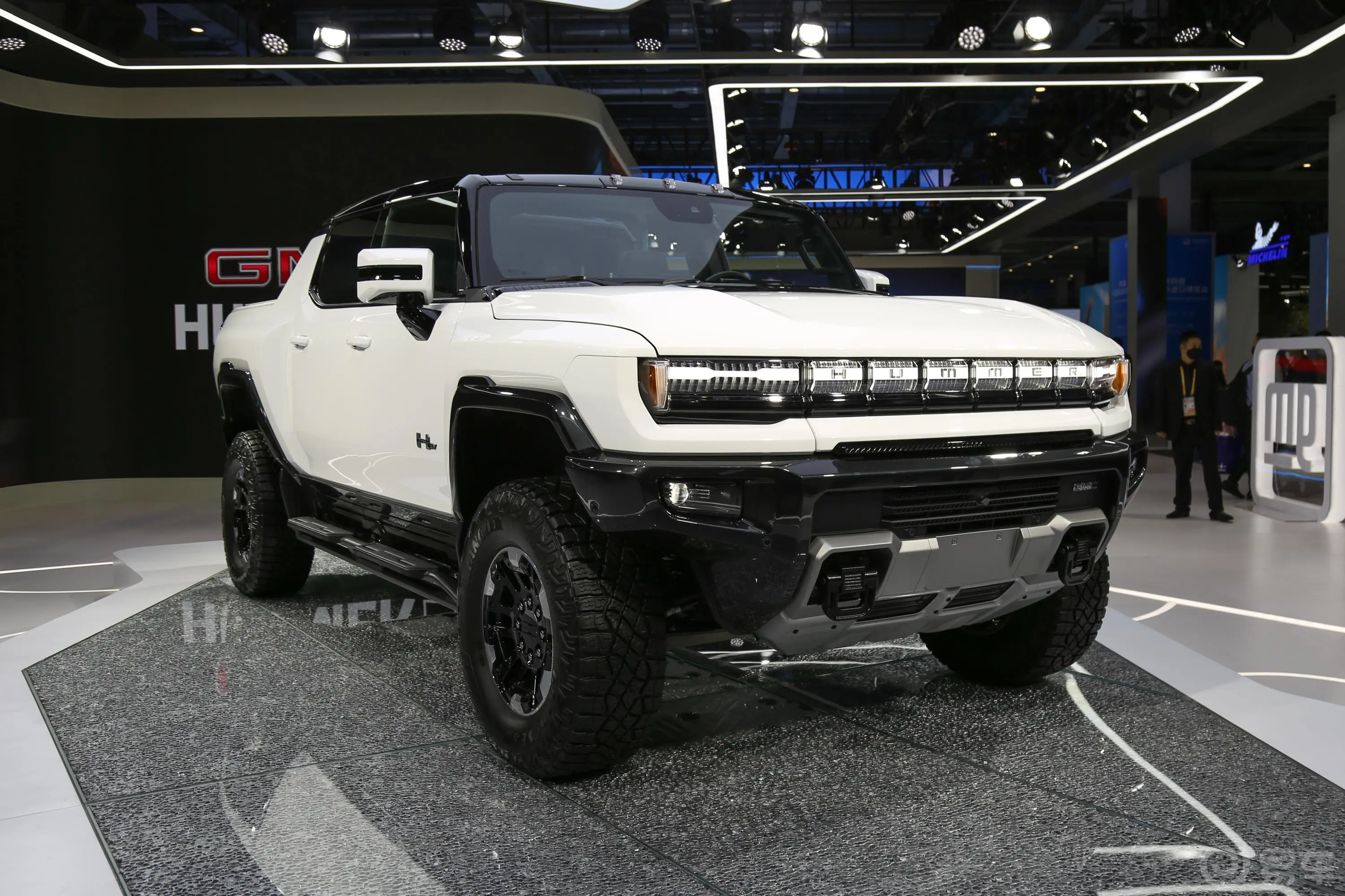 HUMMER EV PICKUP顶配版发动机特写