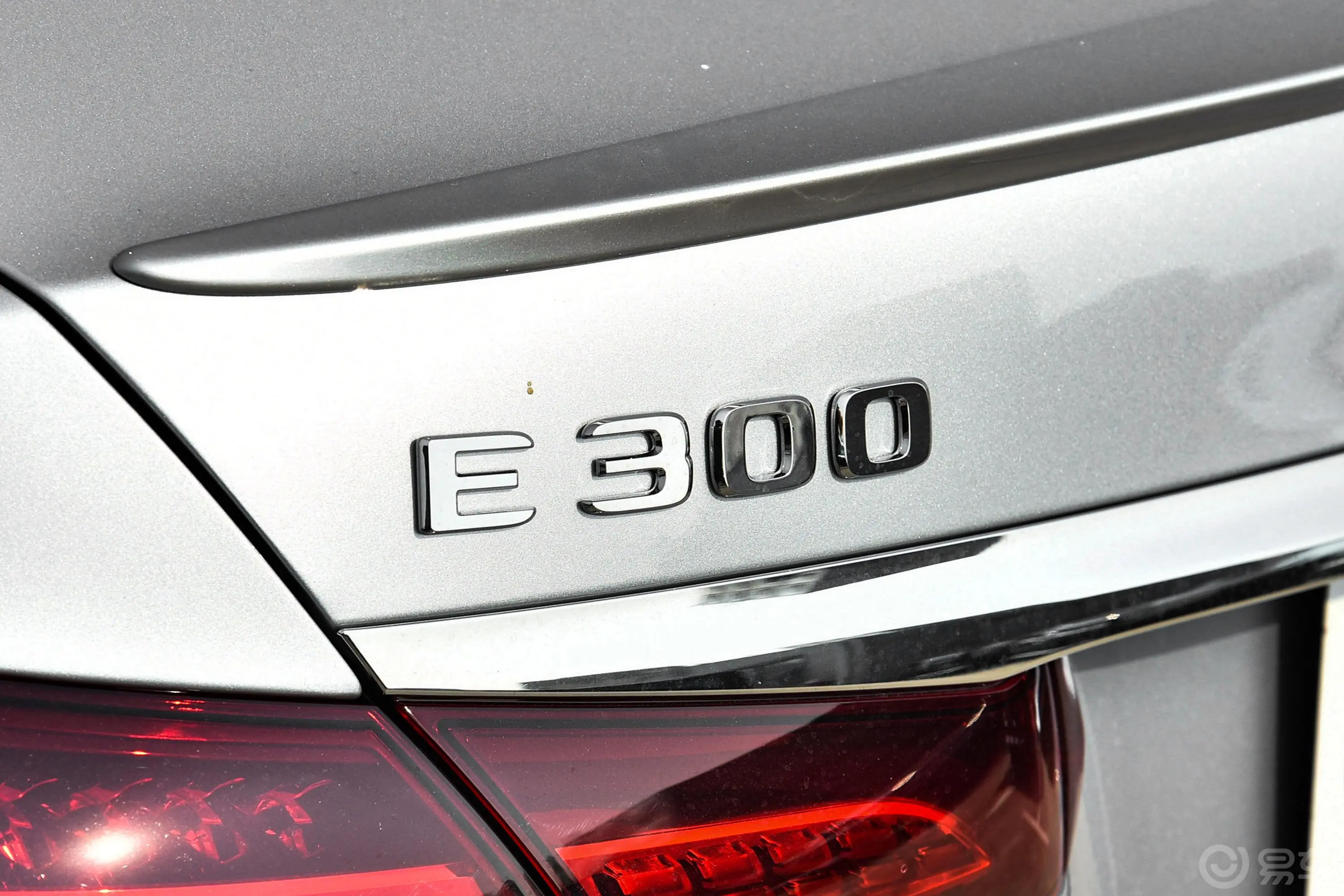 奔驰E级(进口)E 300 豪华型运动版外观