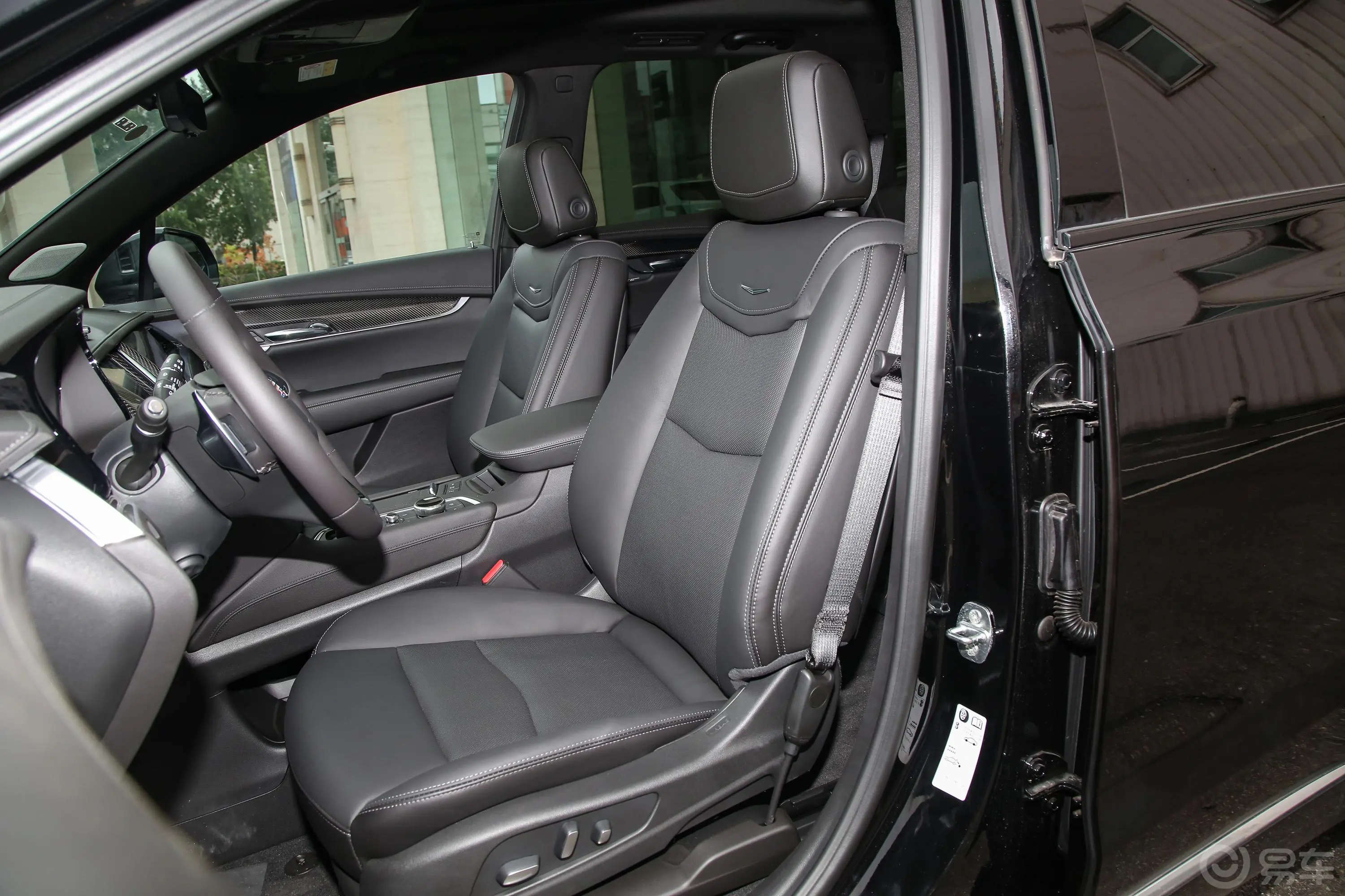 凯迪拉克XT6轻混 120周年纪念版 2.0T 四驱尊贵型 6座驾驶员座椅
