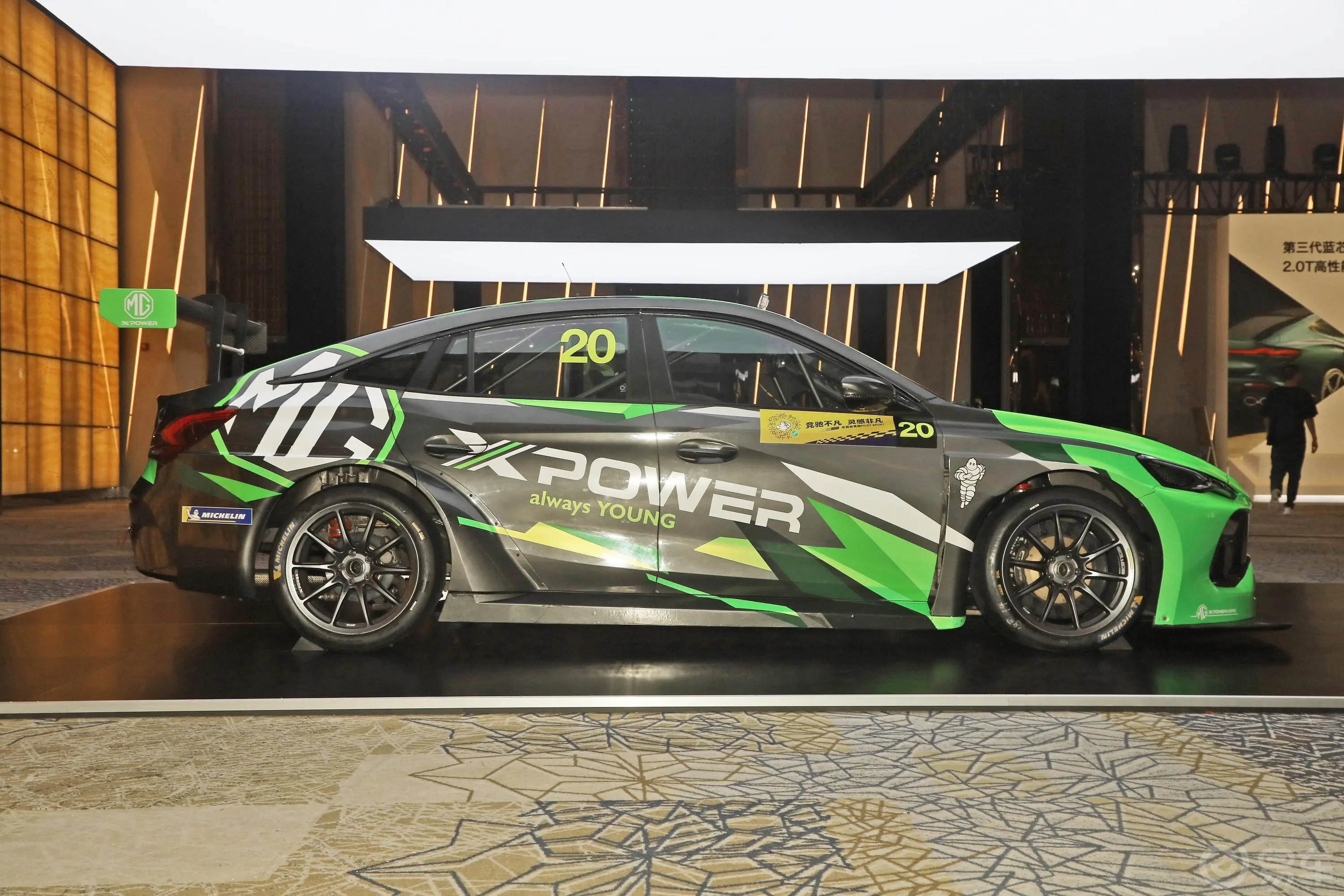 MG5XPOWER TCR赛车正侧车头向右水平