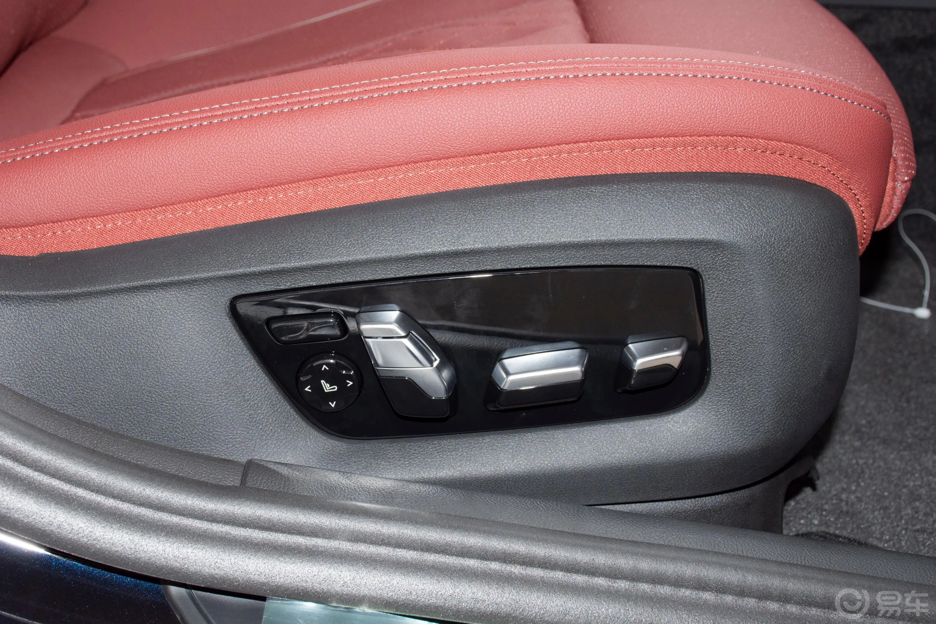 宝马5系改款三 530Li 尊享型 M运动套装副驾座椅调节