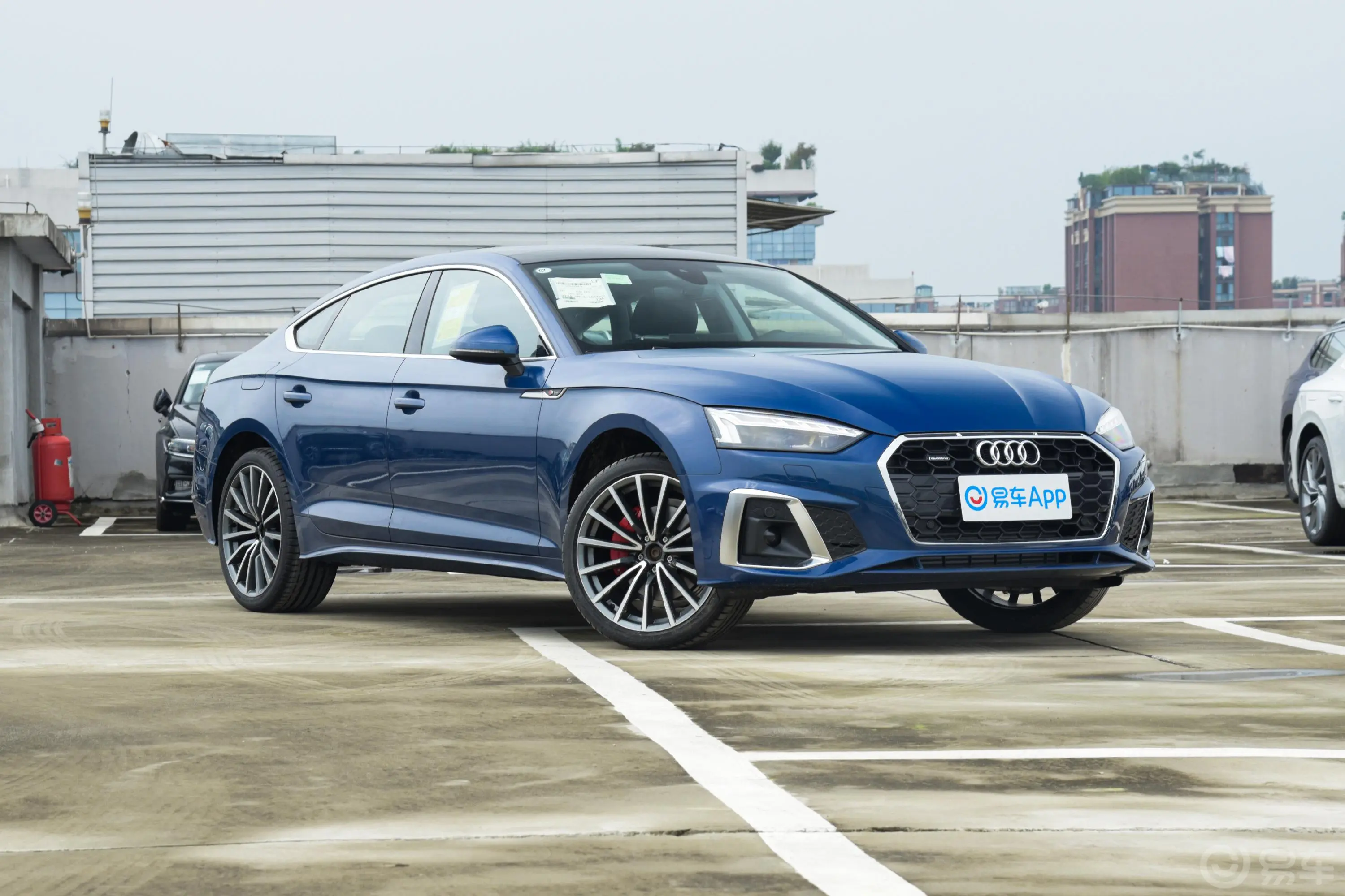 奥迪A5Sportback 40 TFSI quattro 豪华动感型侧前45度车头向右水平