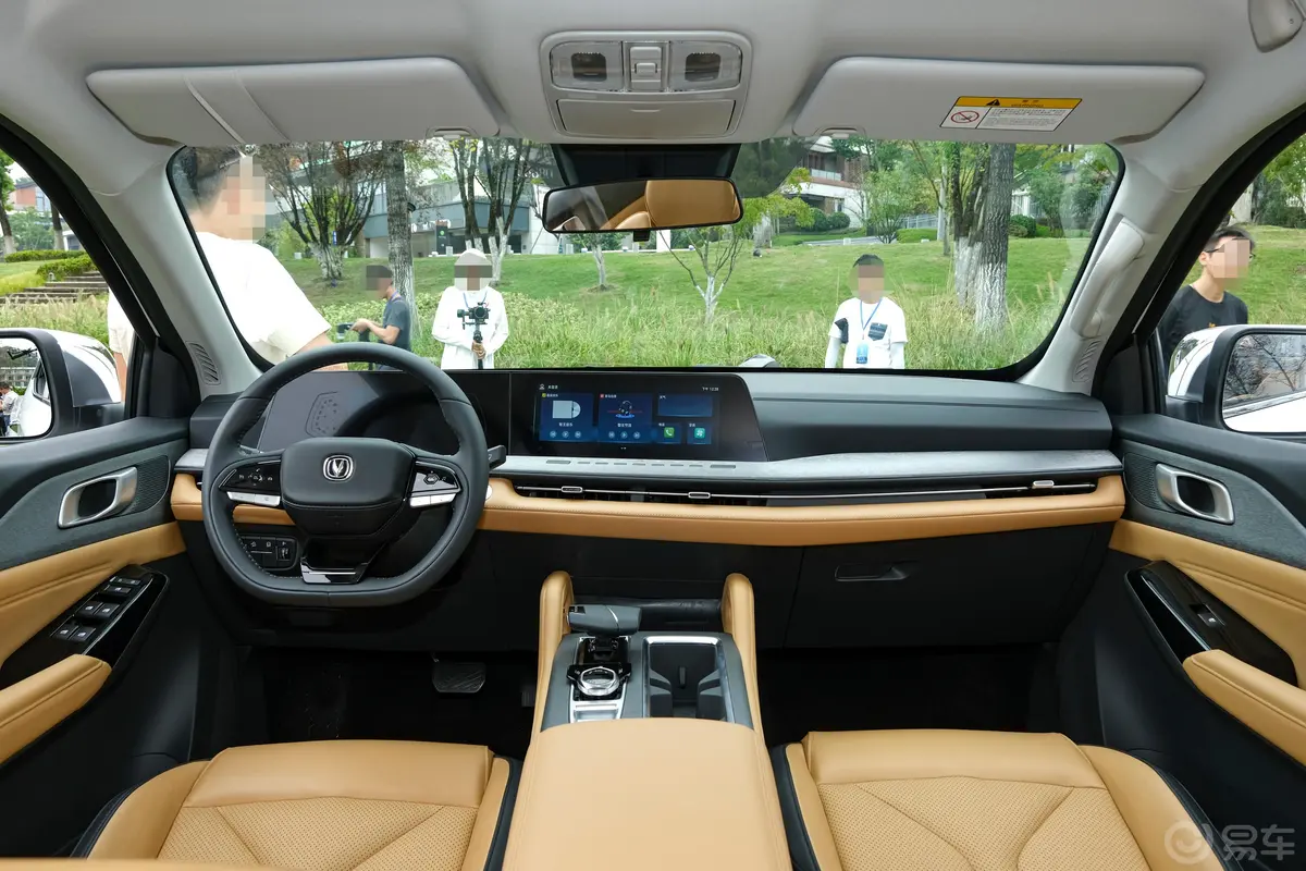 览拓者2.0T 自动四驱标箱领航型 汽油副驾驶位区域