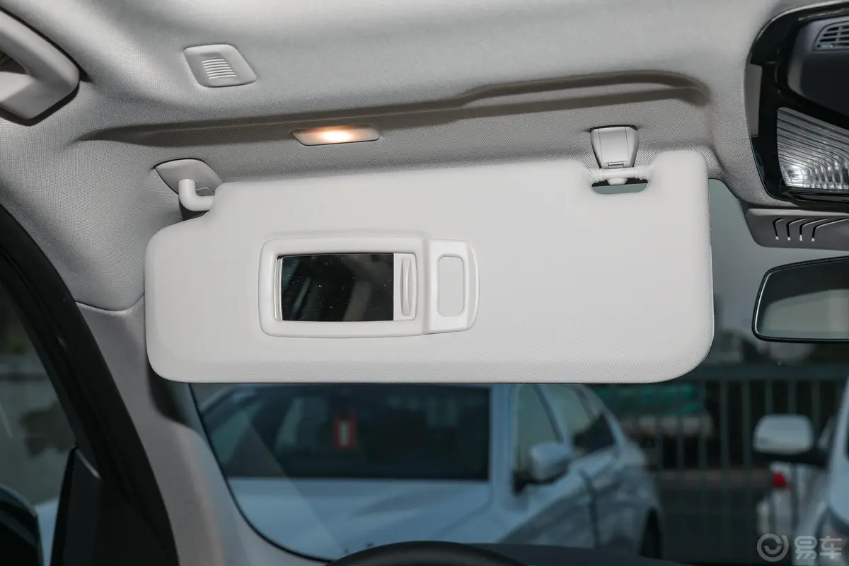 宝马X3改款 xDrive25i M运动套装驾驶位遮阳板