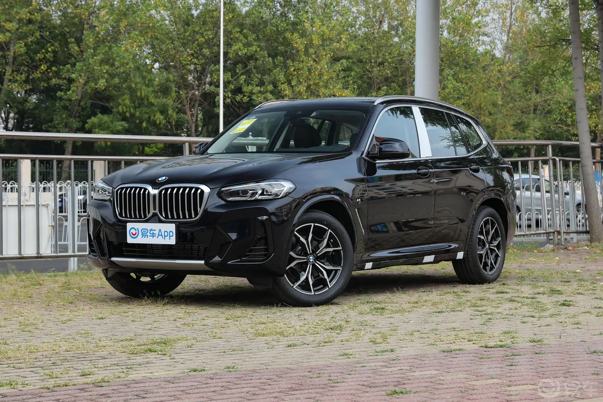 宝马X3改款 xDrive25i M运动套装侧前45度车头向左水平