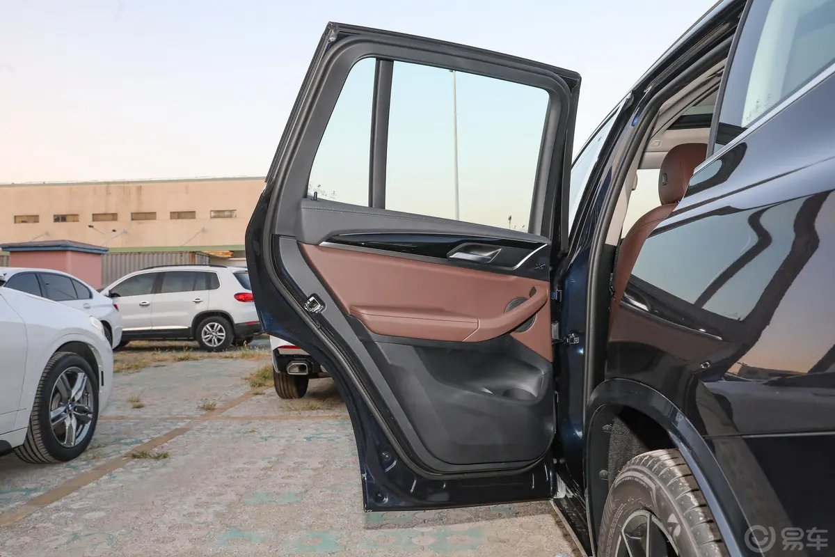 宝马X3改款 xDrive25i M运动套装驾驶员侧后车门