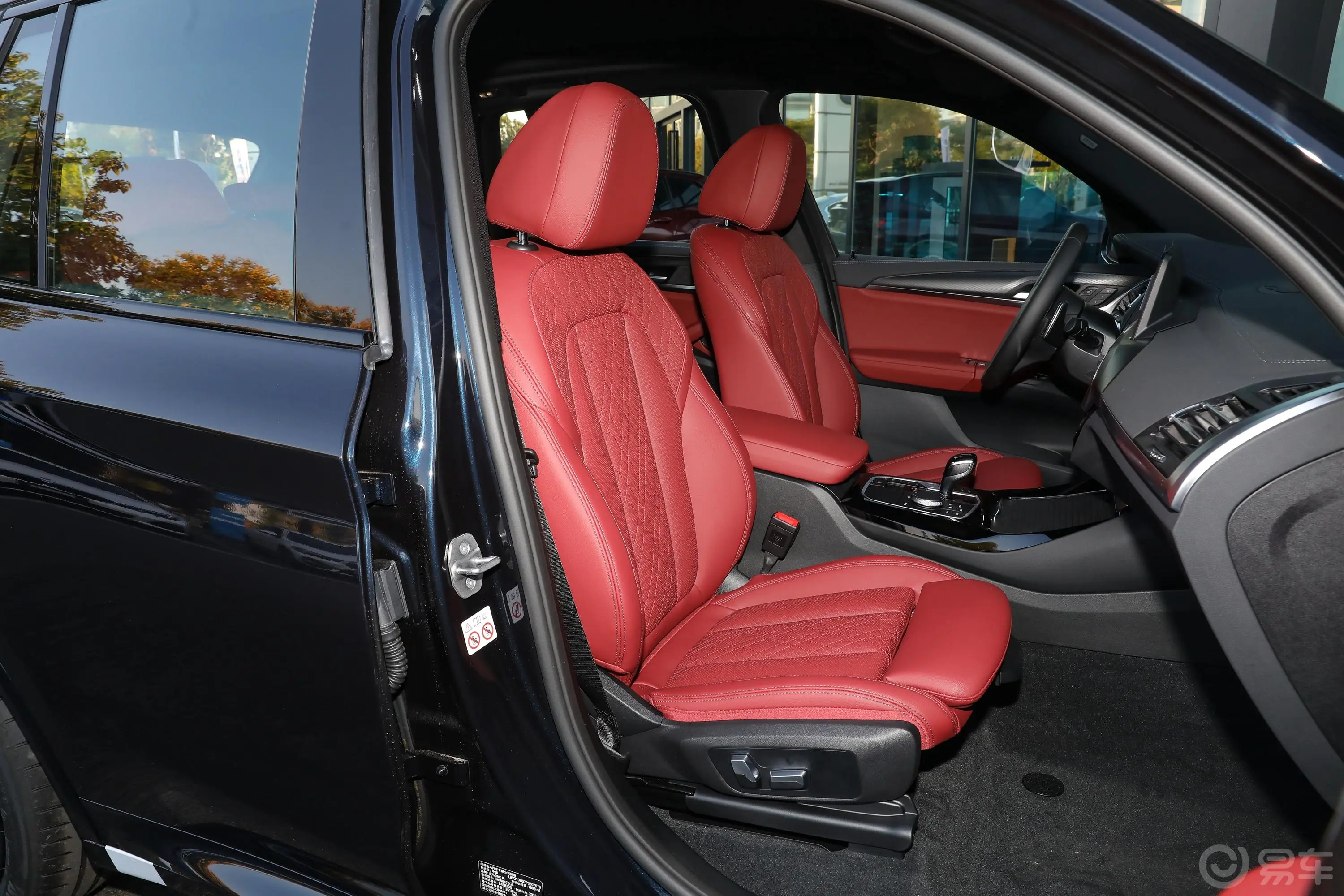 宝马X3改款二 xDrive30i 尊享型 M曜夜套装副驾驶座椅