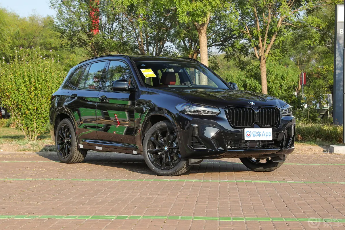 宝马X3改款二 xDrive30i 尊享型 M曜夜套装车辆信息铭牌