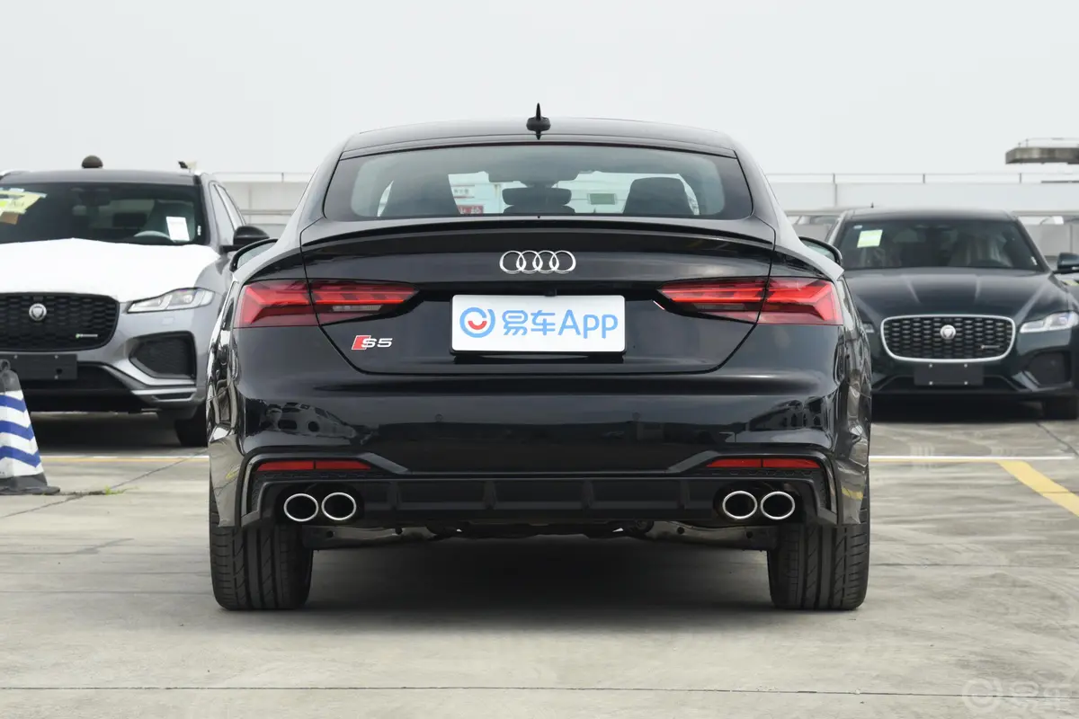 奥迪S53.0T Sportback正后水平