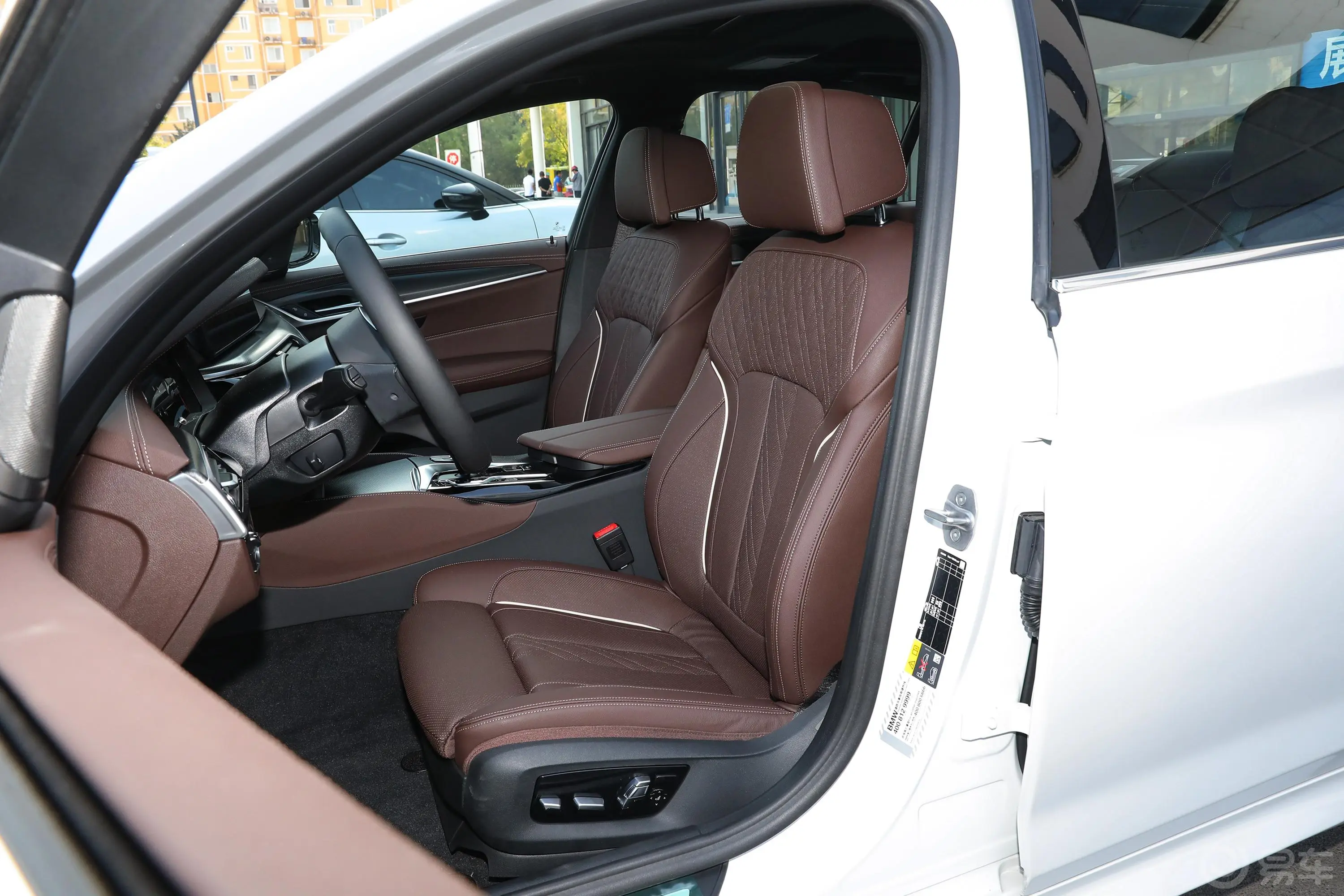 宝马5系 插电混动改款三 535Le 先锋版M运动套装驾驶员座椅