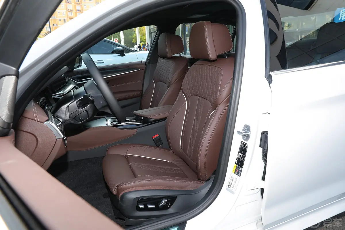 宝马5系 插电混动改款三 535Le 先锋版M运动套装驾驶员座椅