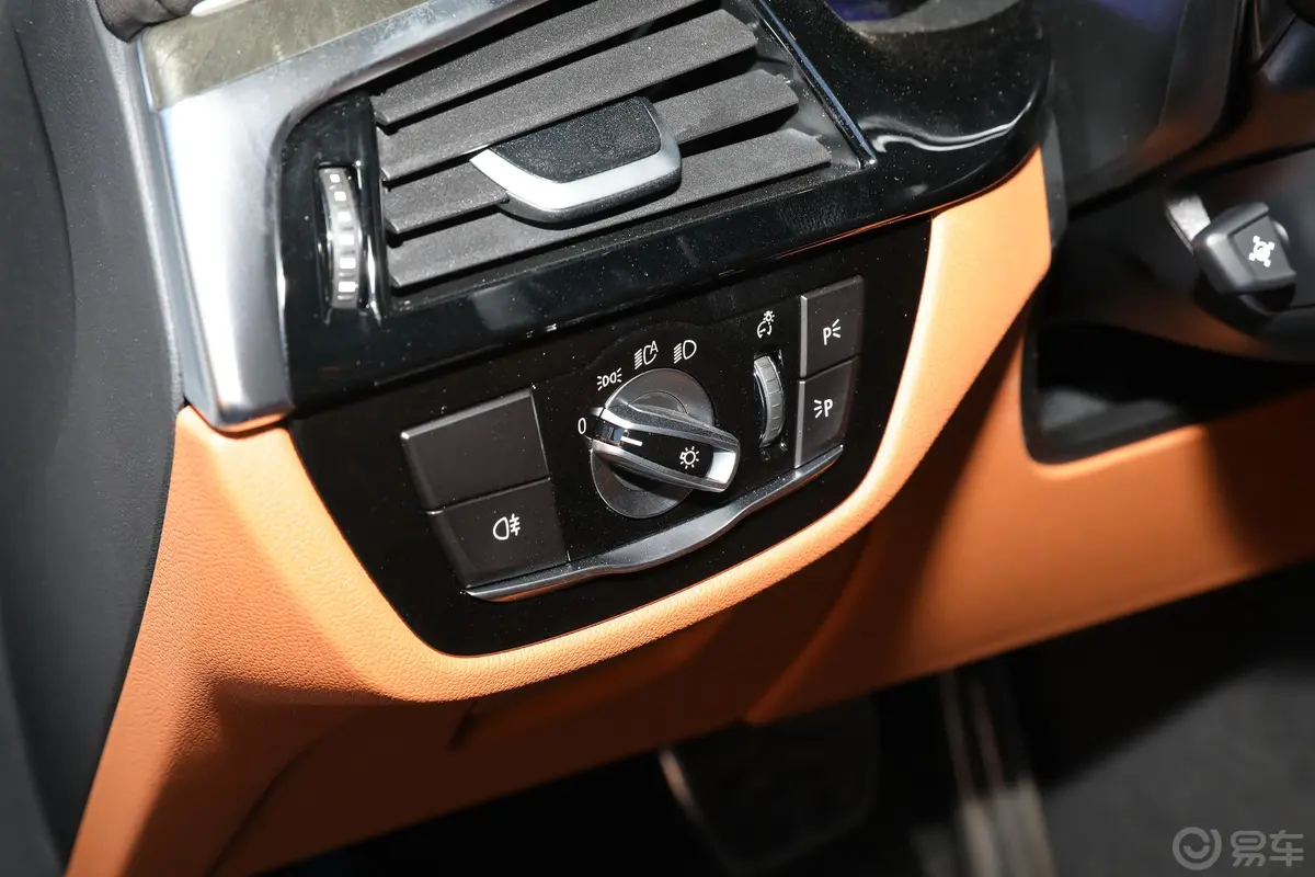 宝马6系GT630i M运动套装灯光控制区