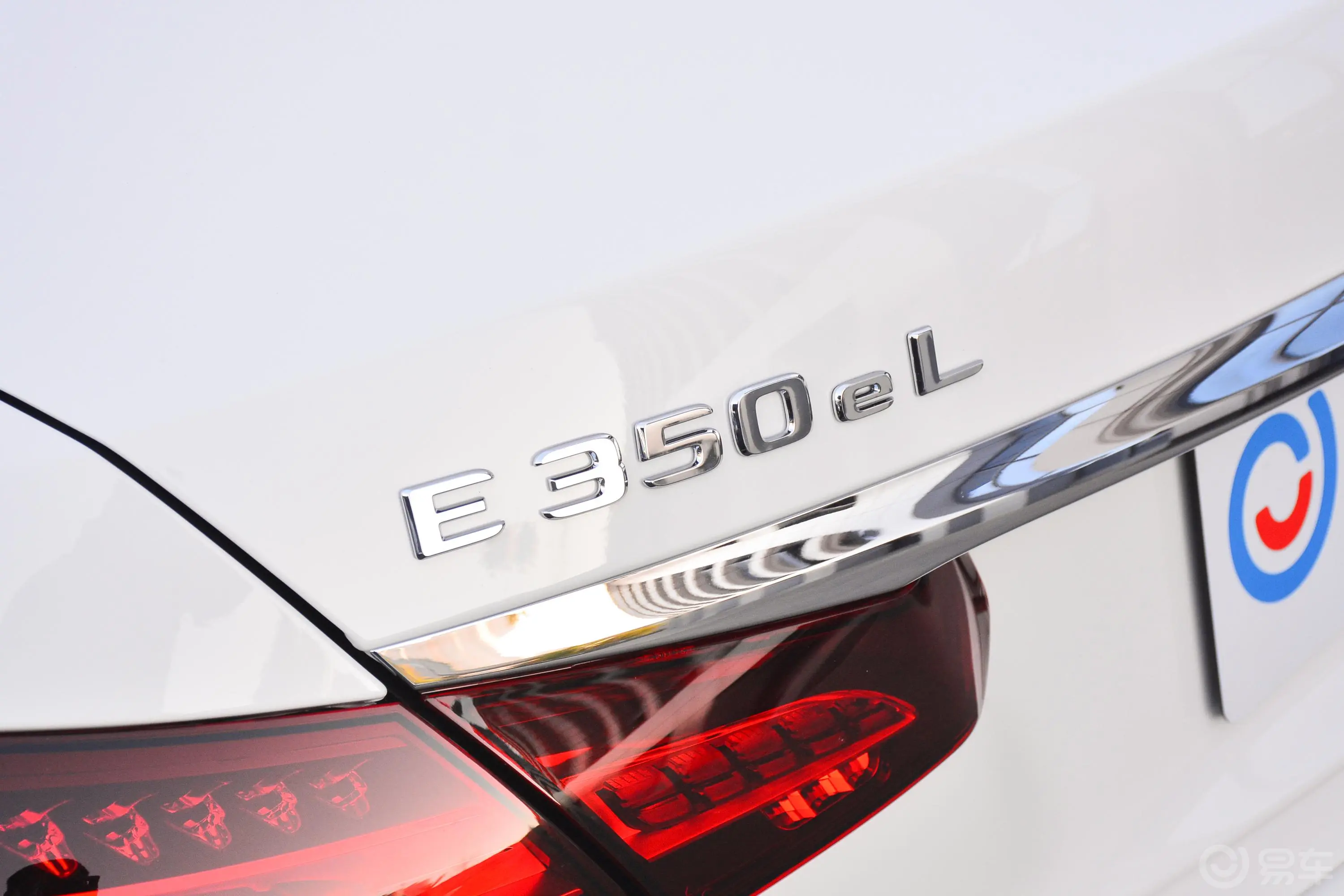 奔驰E级 插电混动E 350 e L 插电式混合动力运动轿车外观细节