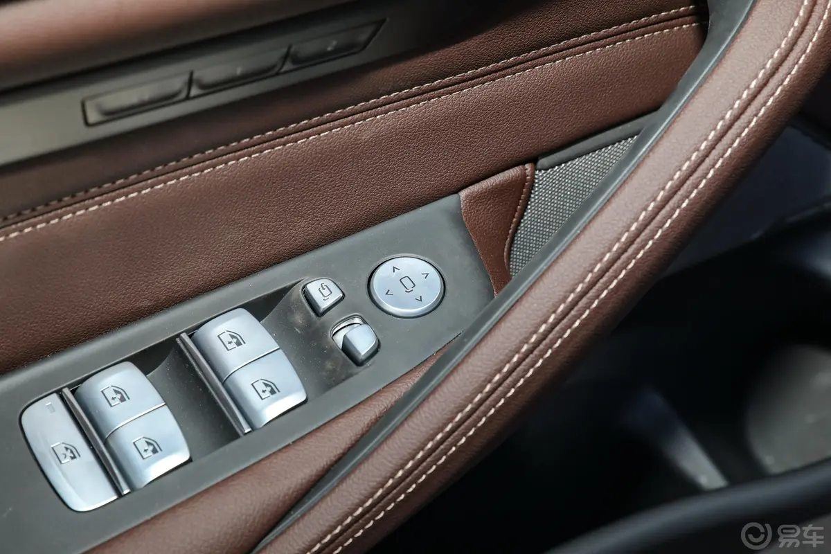 宝马5系改款二 530Li xDrive 豪华套装后视镜调节键