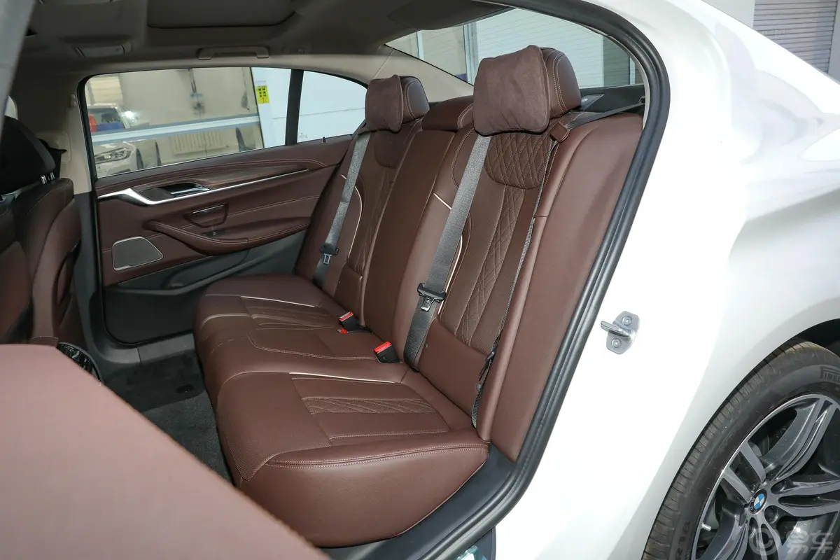 宝马5系改款二 530Li xDrive 豪华套装后排座椅