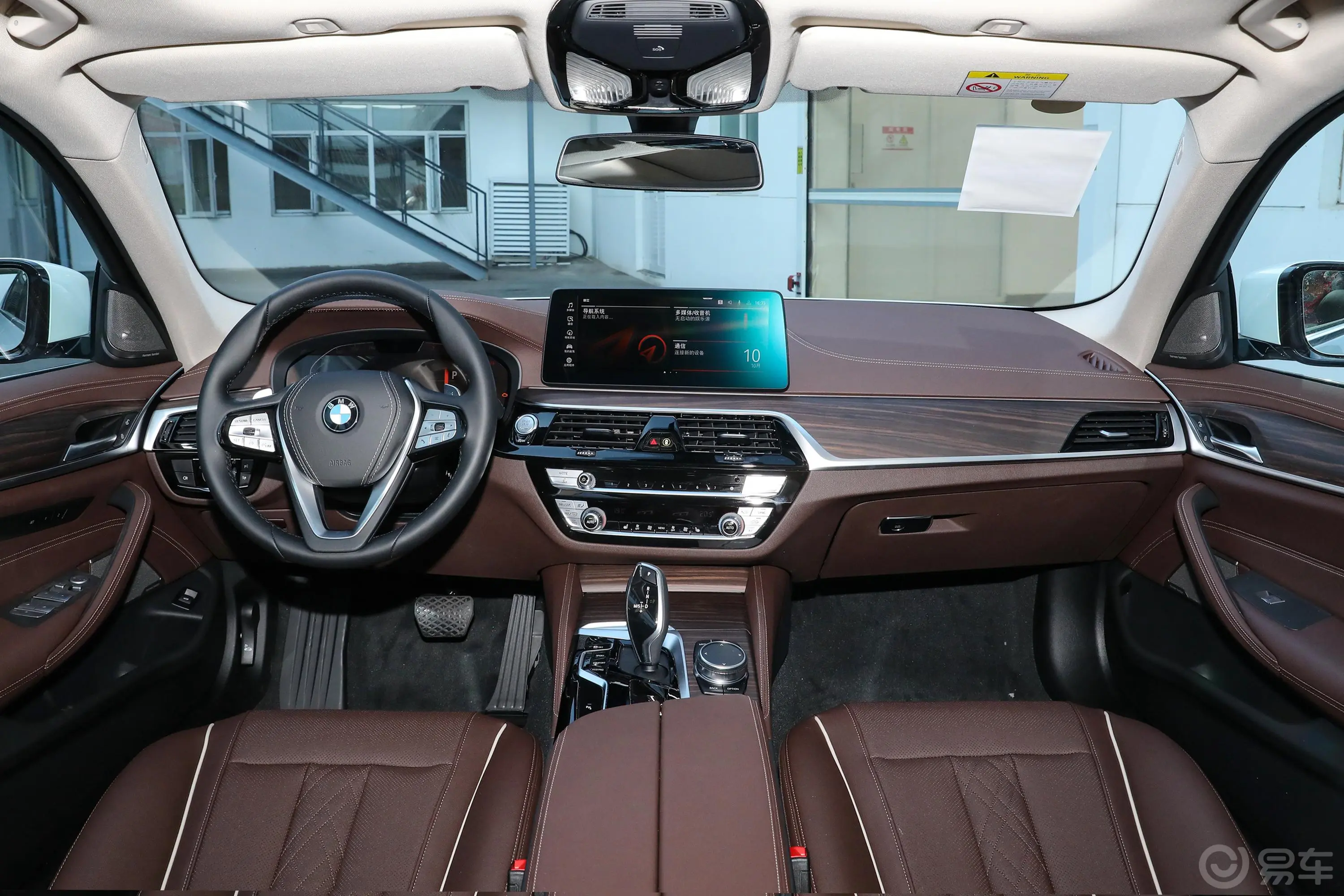 宝马5系改款二 530Li xDrive 豪华套装前排空间体验