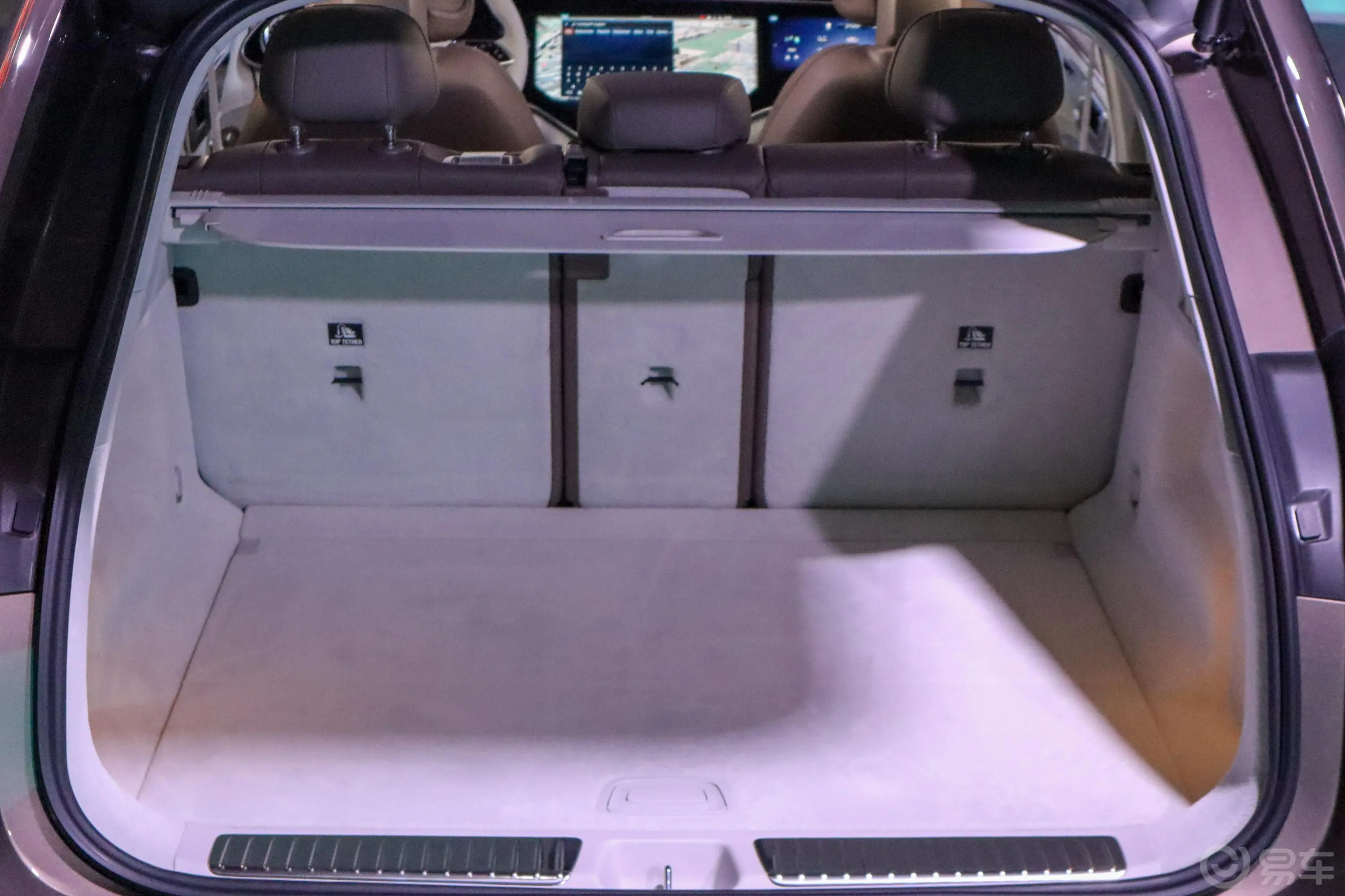 奔驰EQE SUV(海外)500 4MATIC+空间
