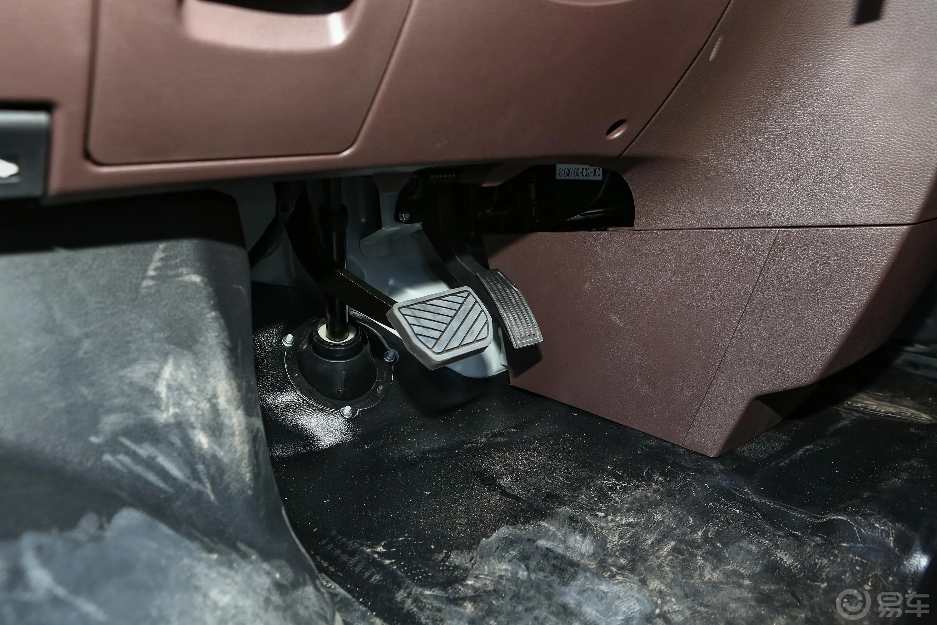 博腾V2 EV封窗厢货 标准型 河南锂动电池脚踏板