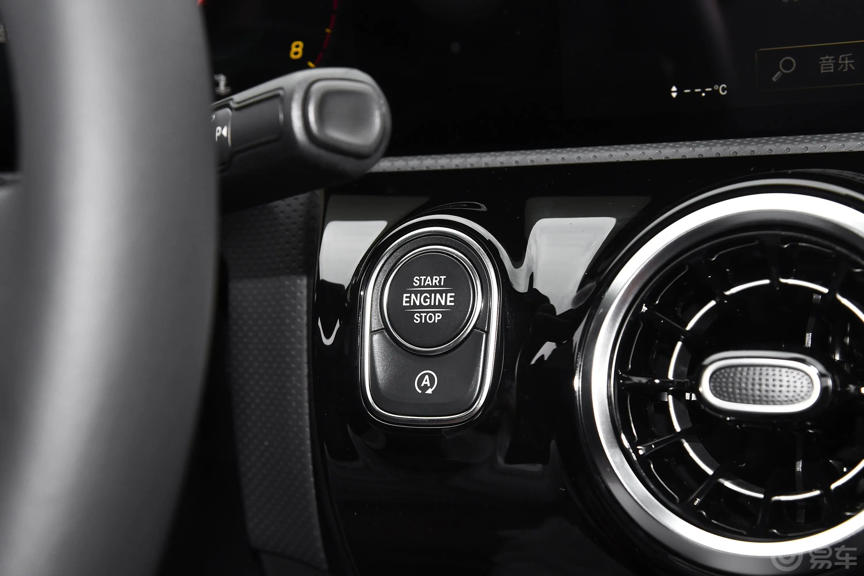 奔驰A级(进口)A 200 动感型钥匙孔或一键启动按键