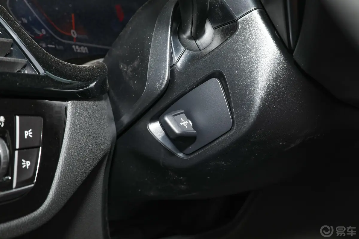 宝马5系改款二 530Li xDrive M运动套装方向盘调节