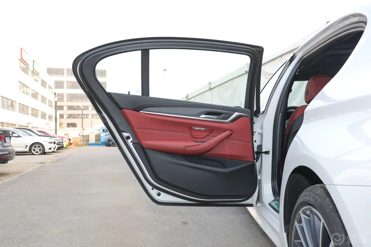 宝马5系改款二 530Li xDrive M运动套装驾驶员侧后车门