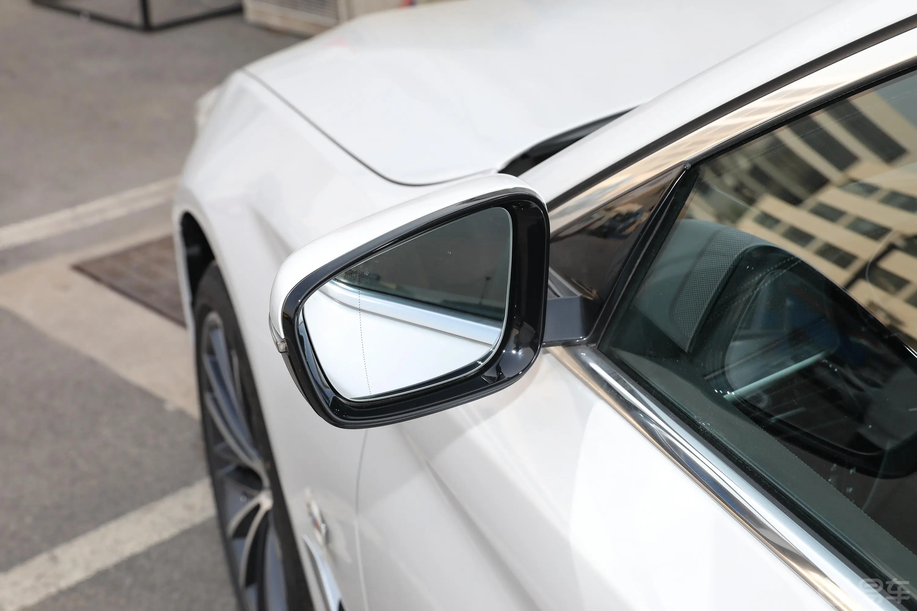 宝马5系改款二 530Li xDrive M运动套装后视镜镜面